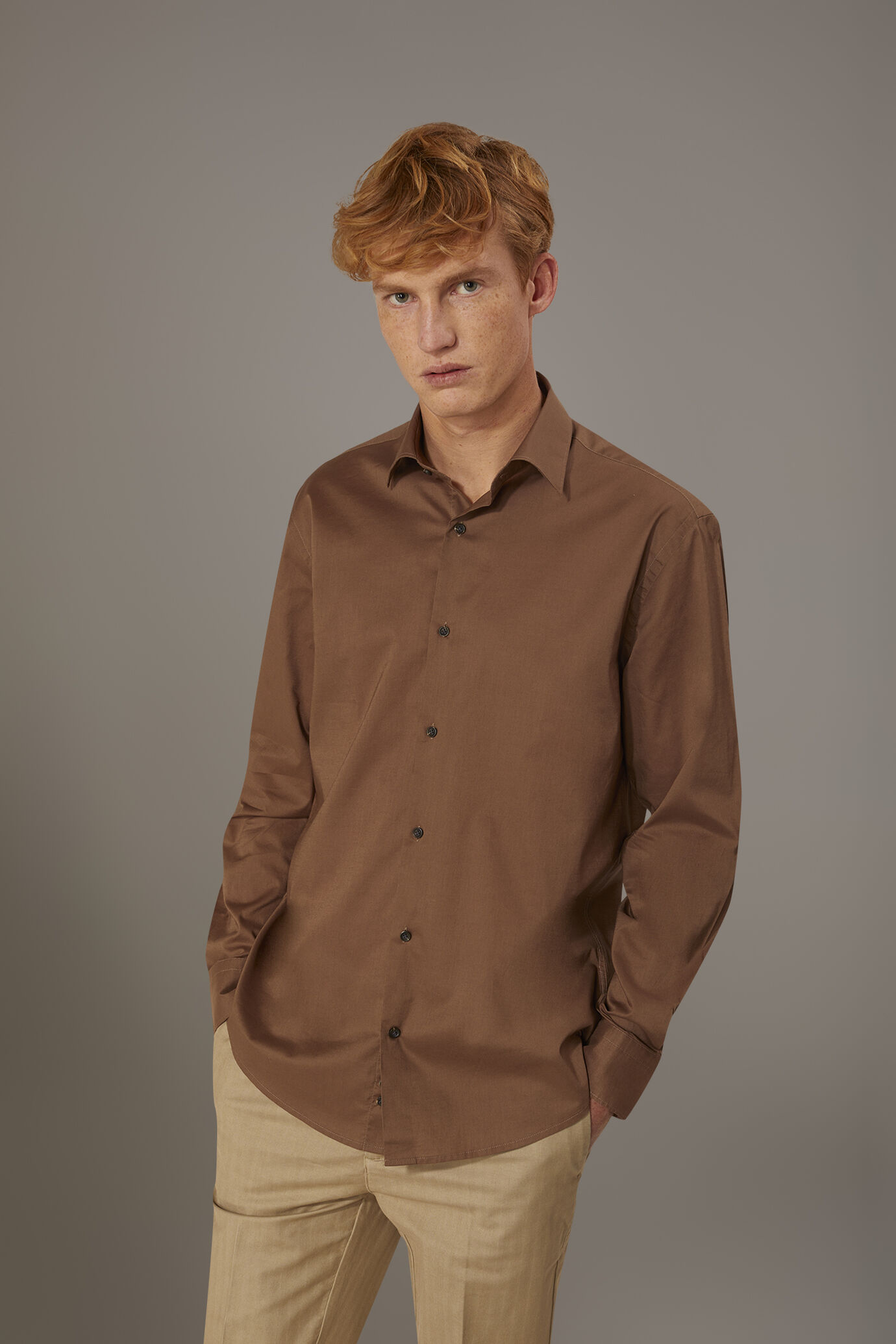 Camicia casual collo francese comfort fit in mussola di cotone