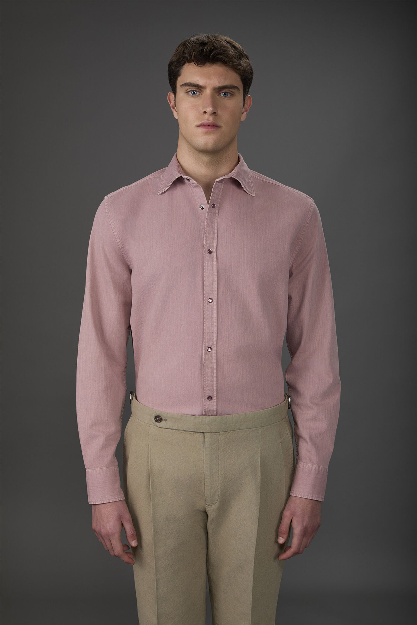 Herren-Freizeithemd mit klassischem Kragen aus Chambray-Stoff image number 0