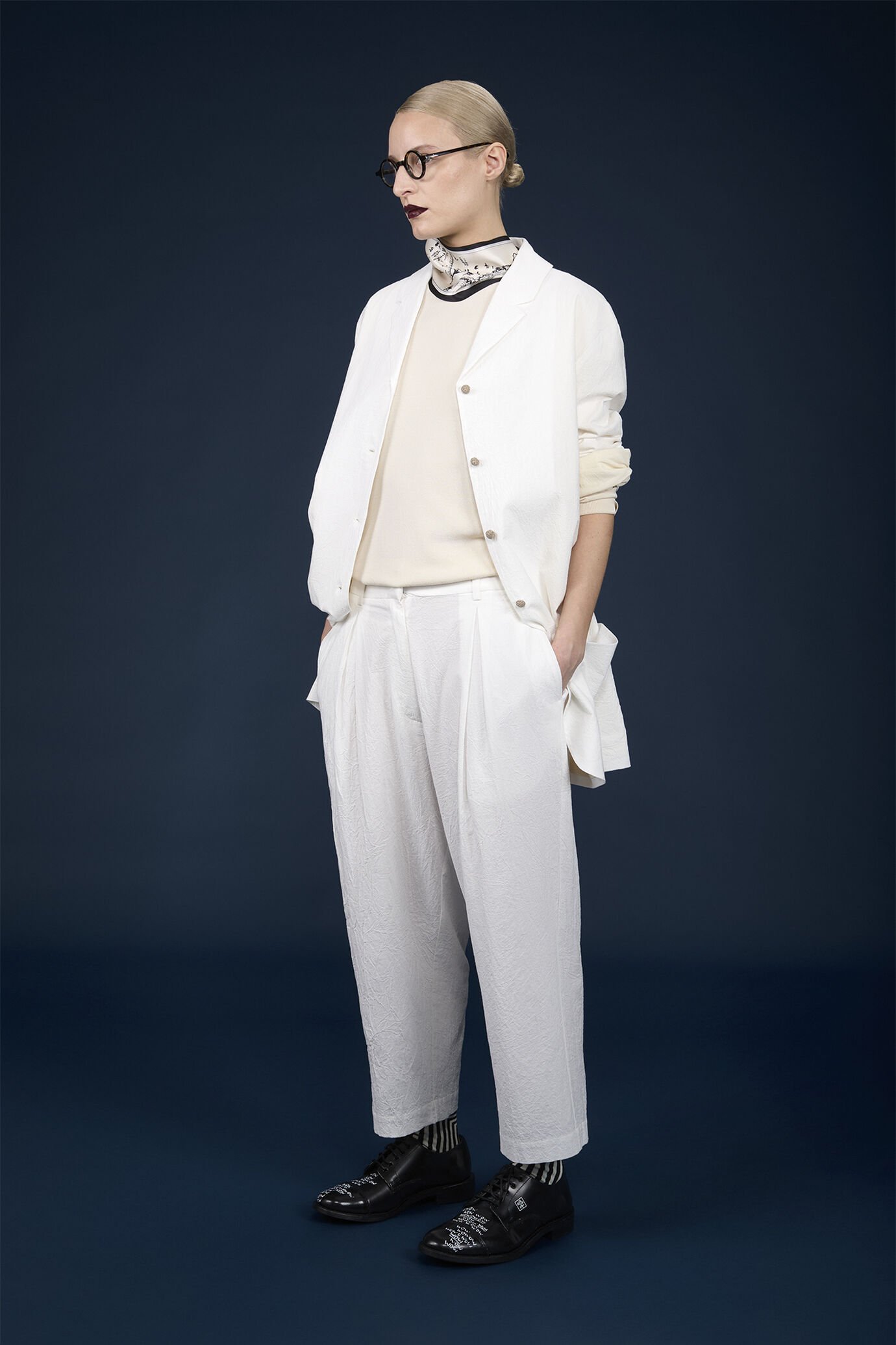 Veste femme à boutonnage simple en coton avec effet froissé et boutons en macramé