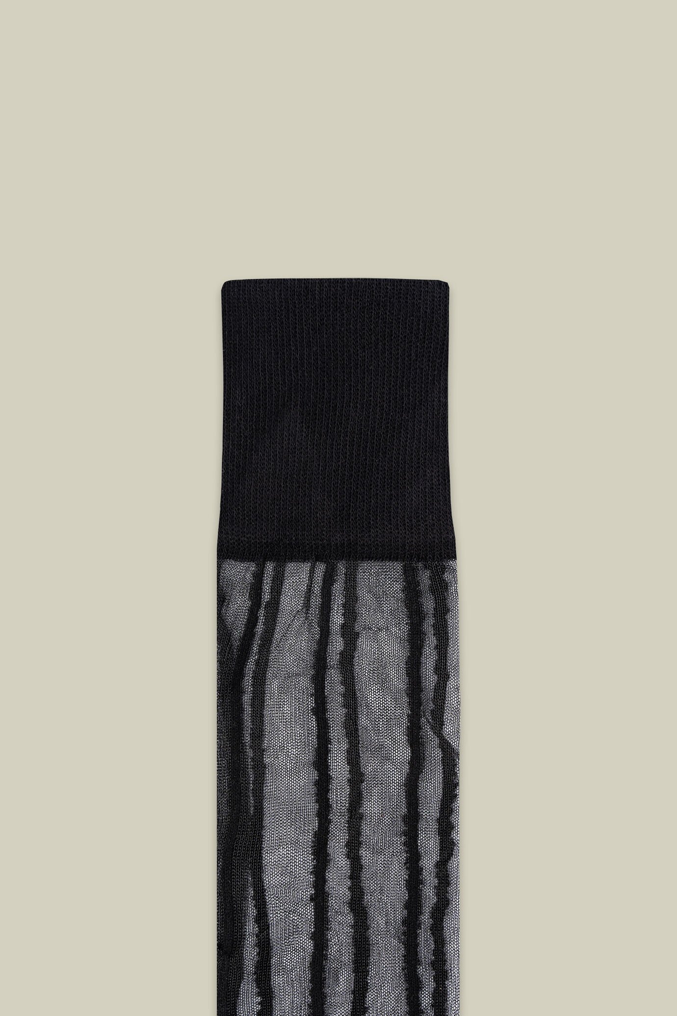 Transparente Damensocken mit vertikalen Streifen