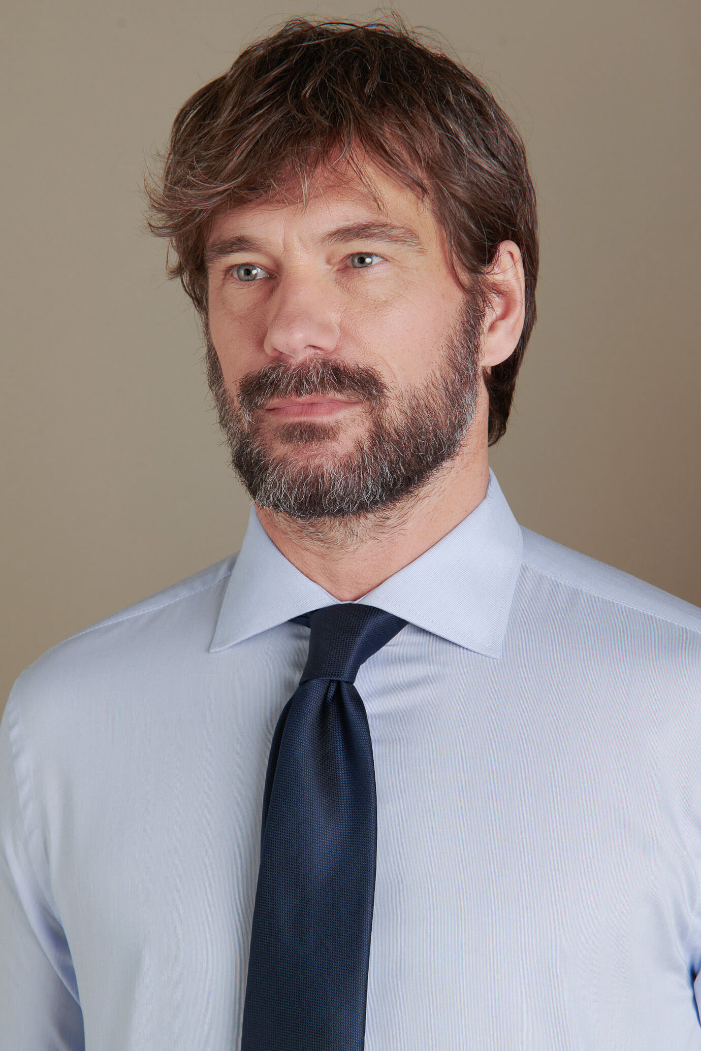 Camicia classica collo francese con trama a righe sottili uomo image number 0