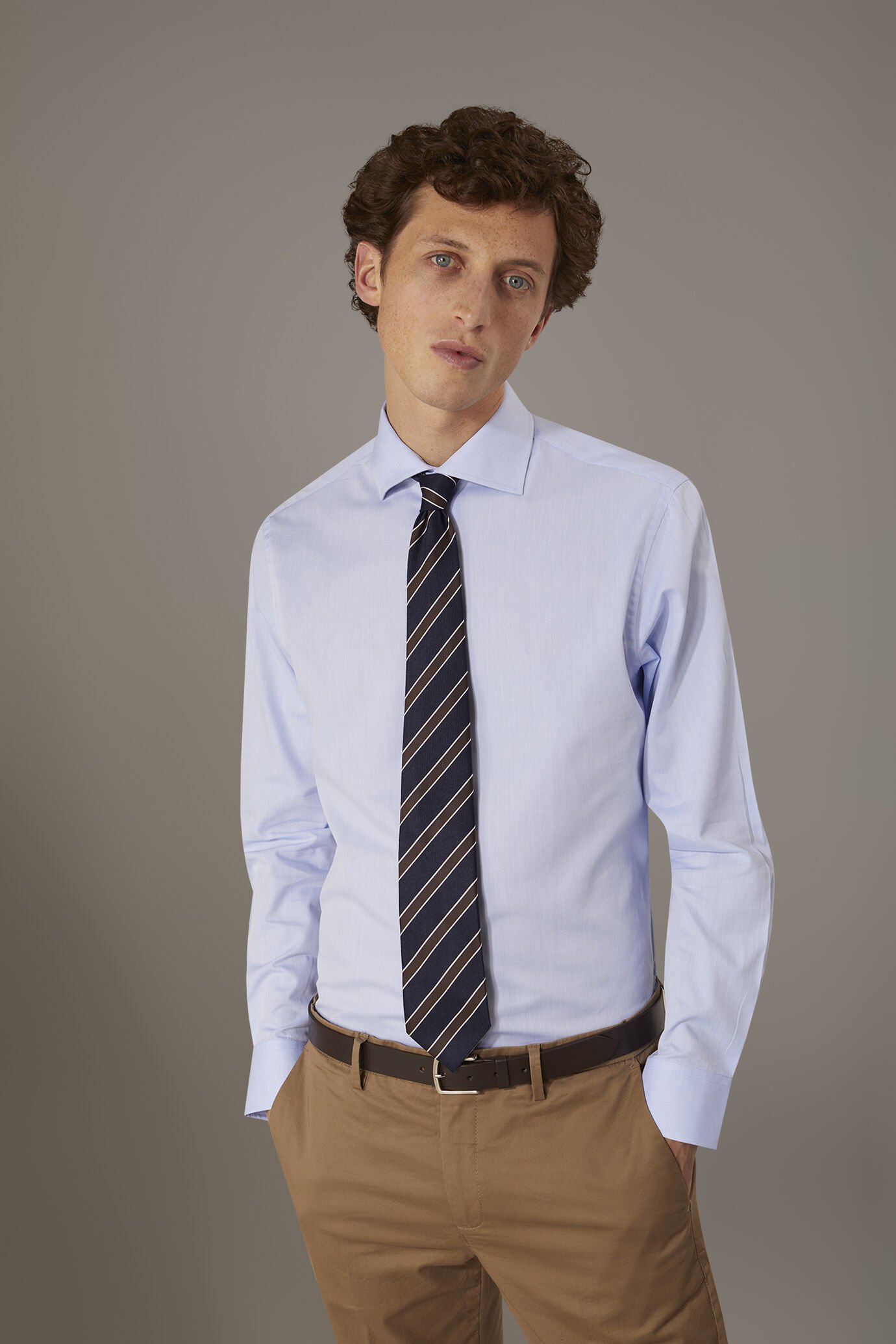 Camicia classica collo francese classic fit tessuto spigato image number 0