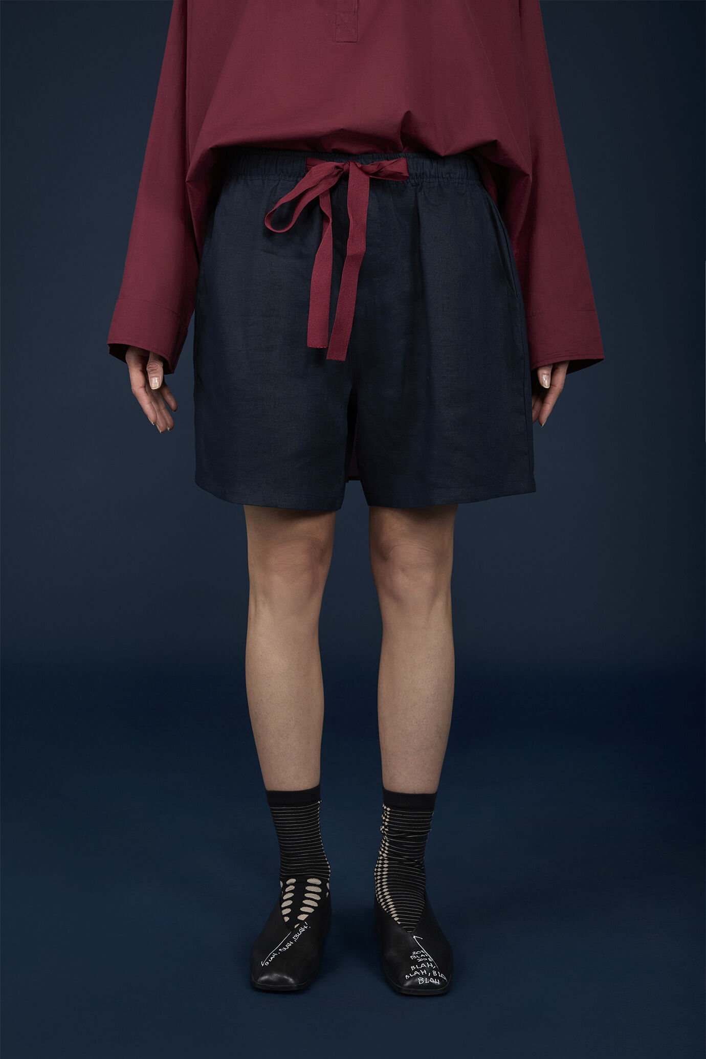 Short Bermuda skirt with elastic waist and adjustable contrasting drawstring 100% linen image number 2