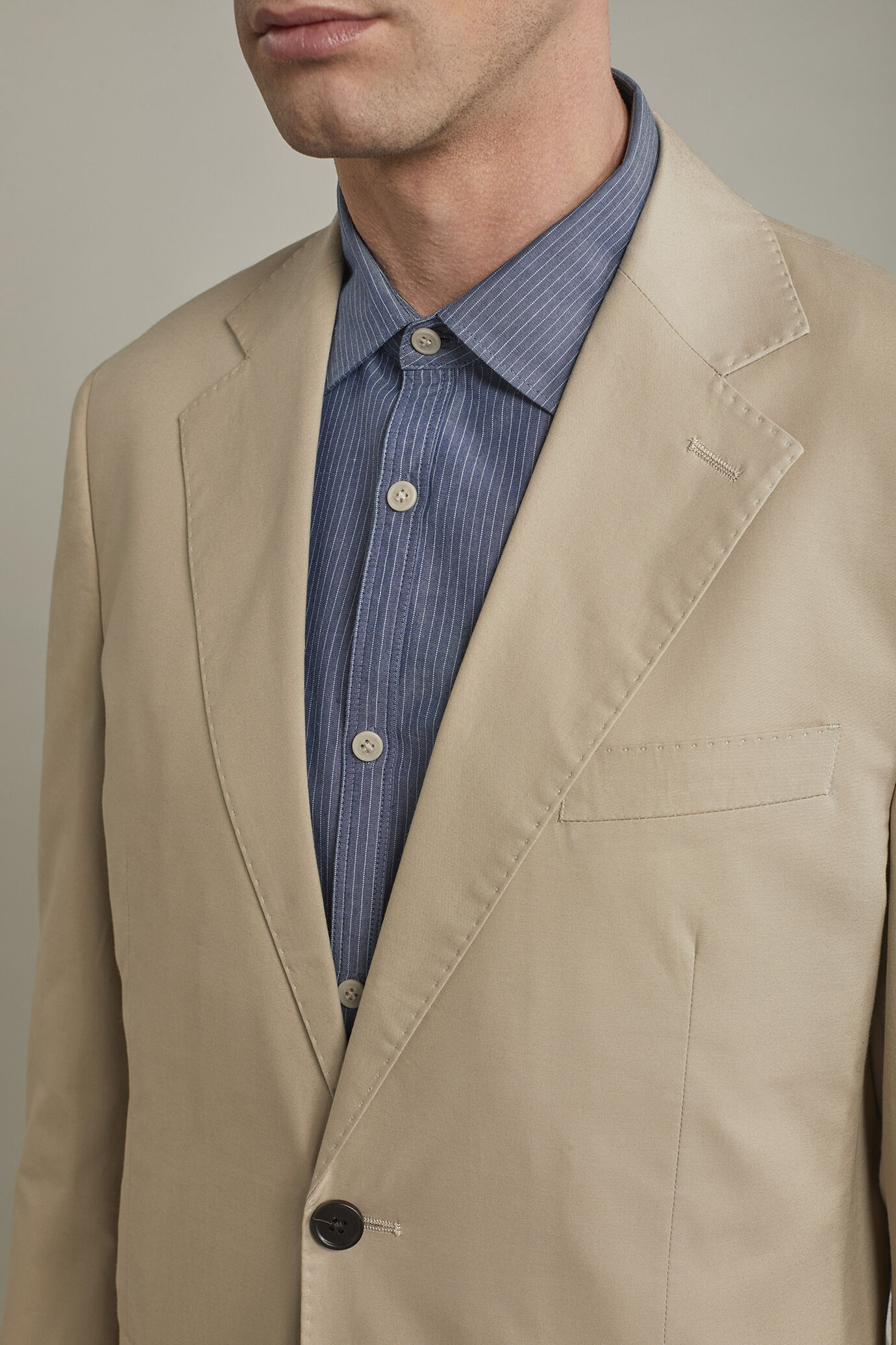 Abito monopetto in cotone regular fit tinta unita image number 3