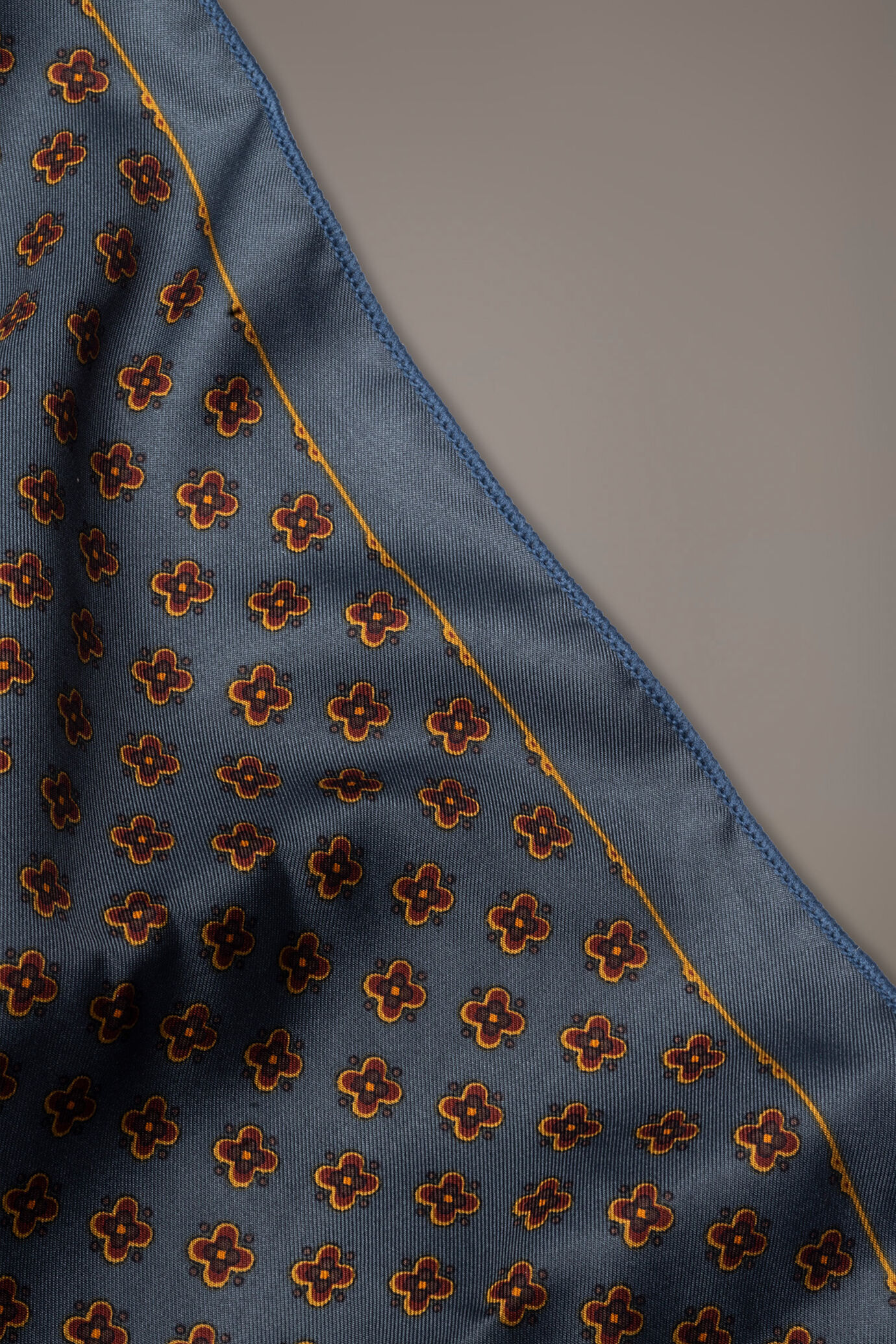 Patterned printed twill Pochette image number 1