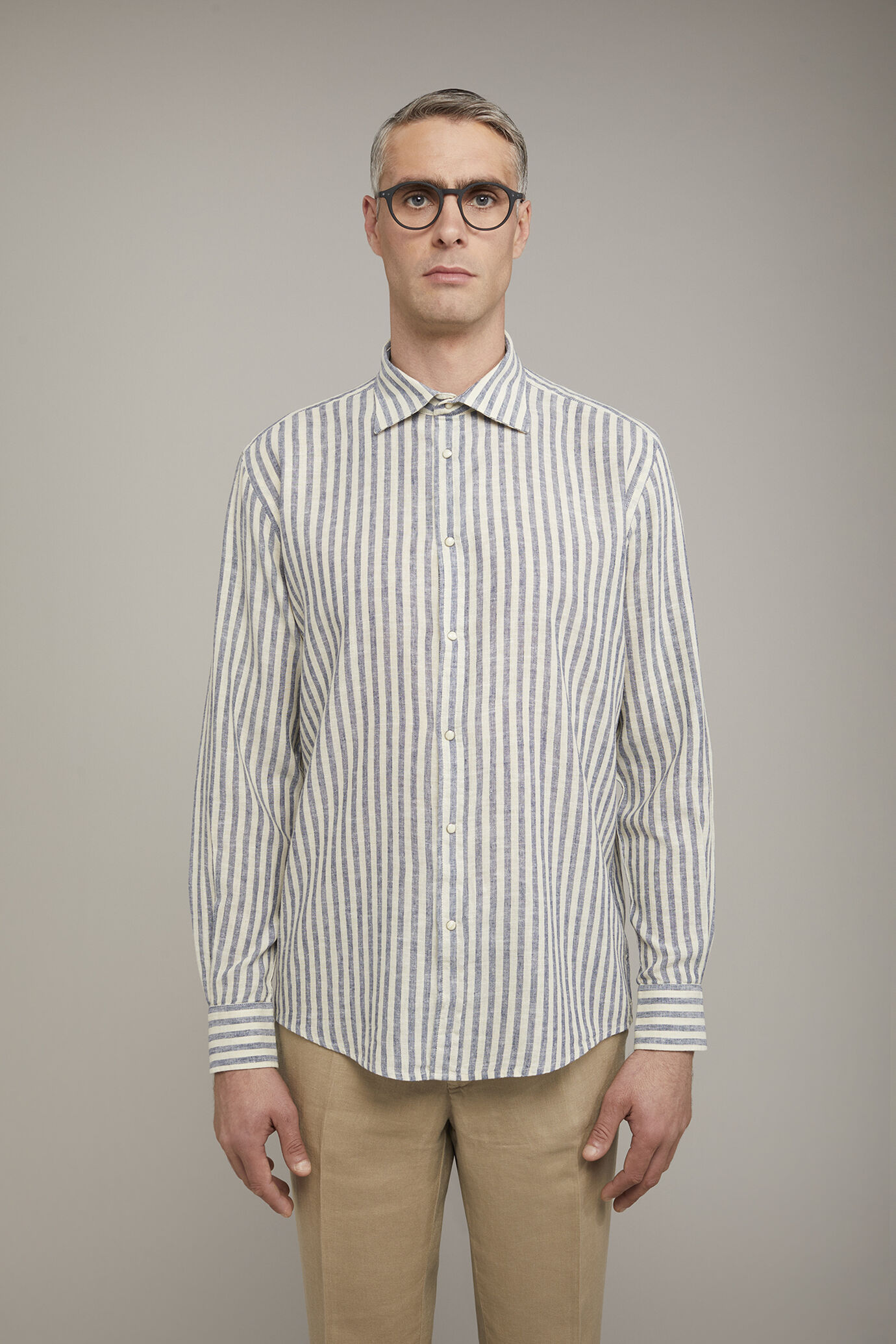 Camicia casual uomo collo classico in lino e cotone rigato comfort fit image number 2