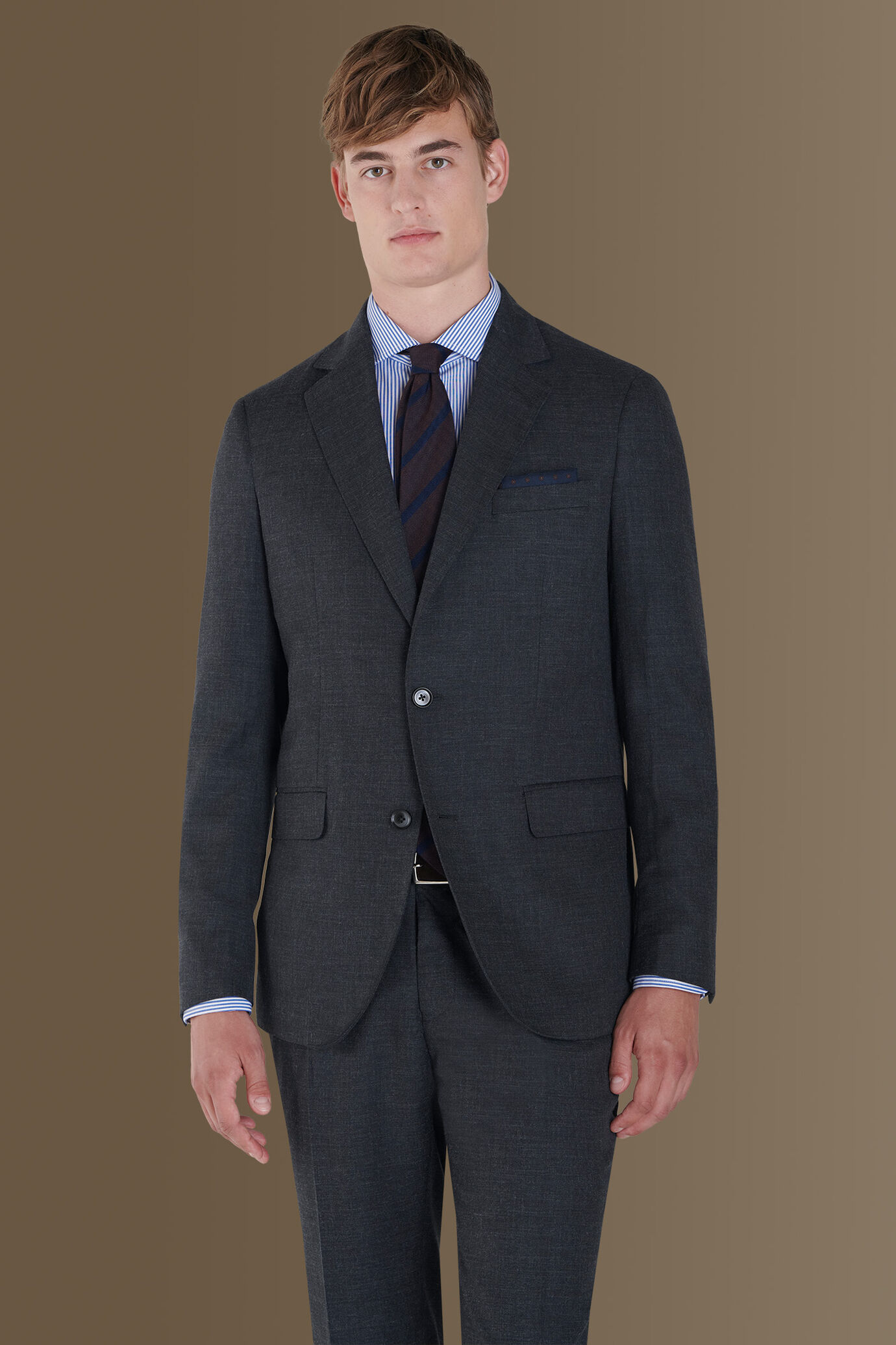 Single-breasted solid color suit with trousers with pinces image number 1