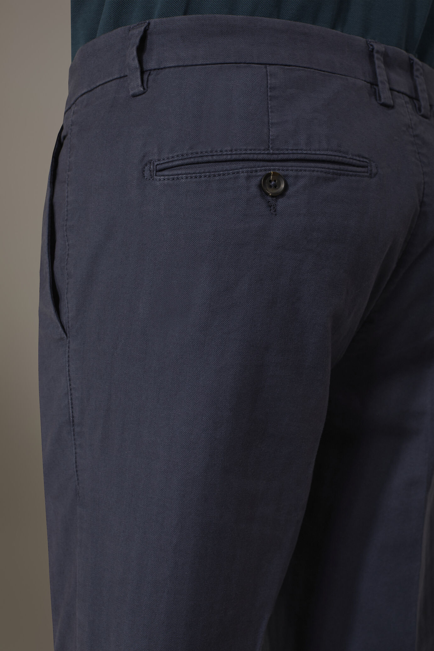 Pantalone chino regular fit costruzione a spina di pesce image number 2