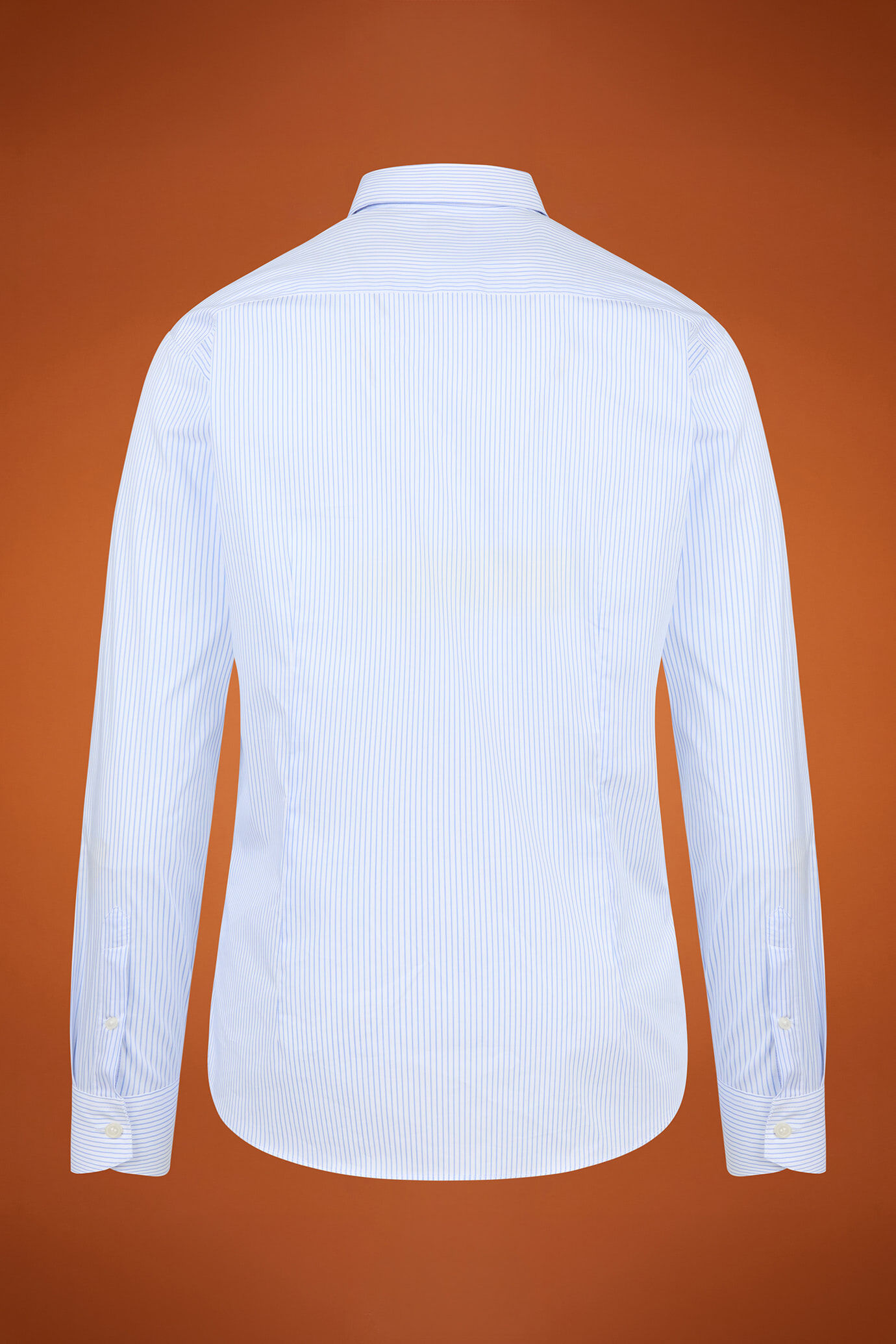 Chemise classique pour homme à col classique et tissu technique teinté dans la masse à rayures, coupe classique image number 5