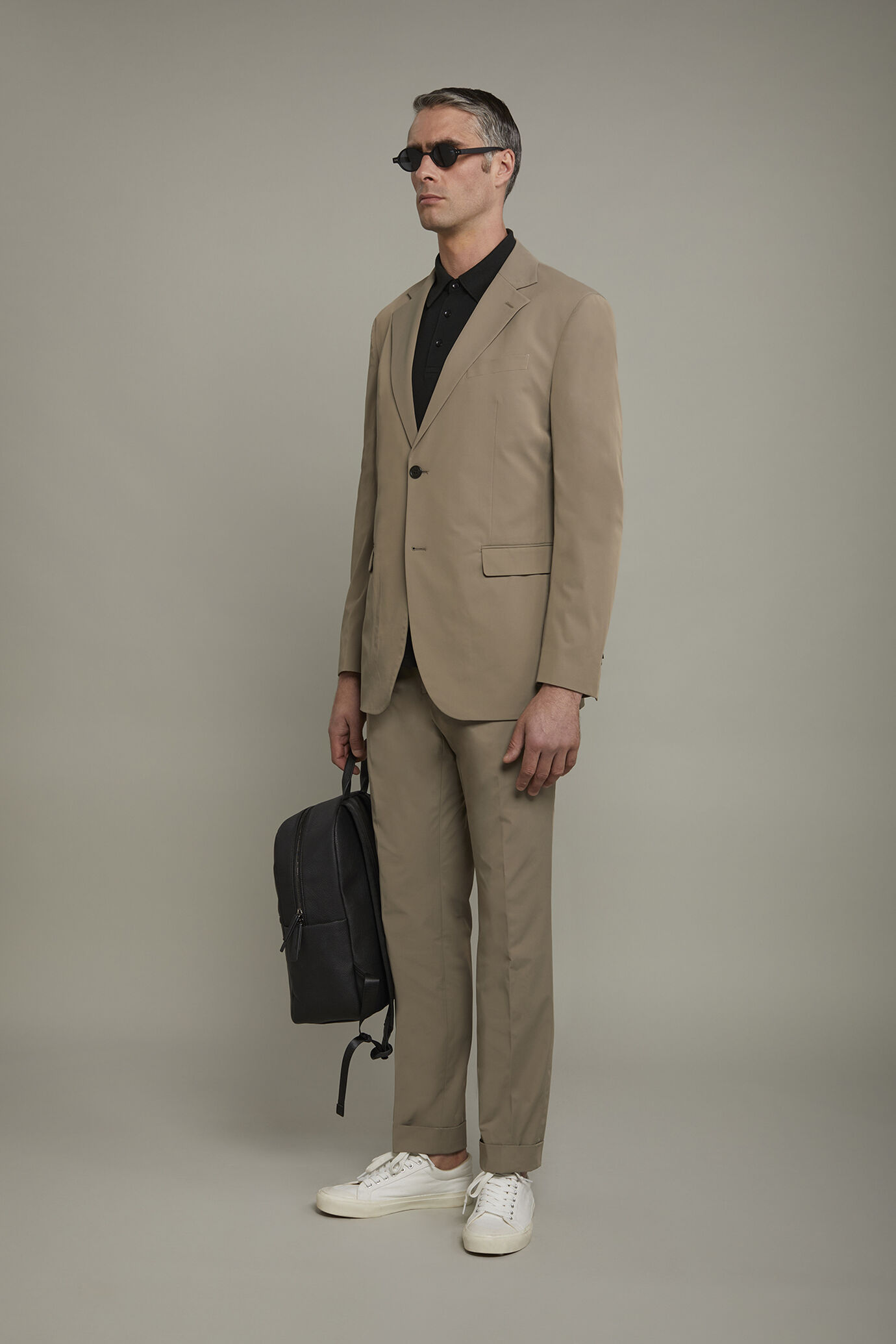 Men's single-breasted suit in regular fit technical fabric image number 1