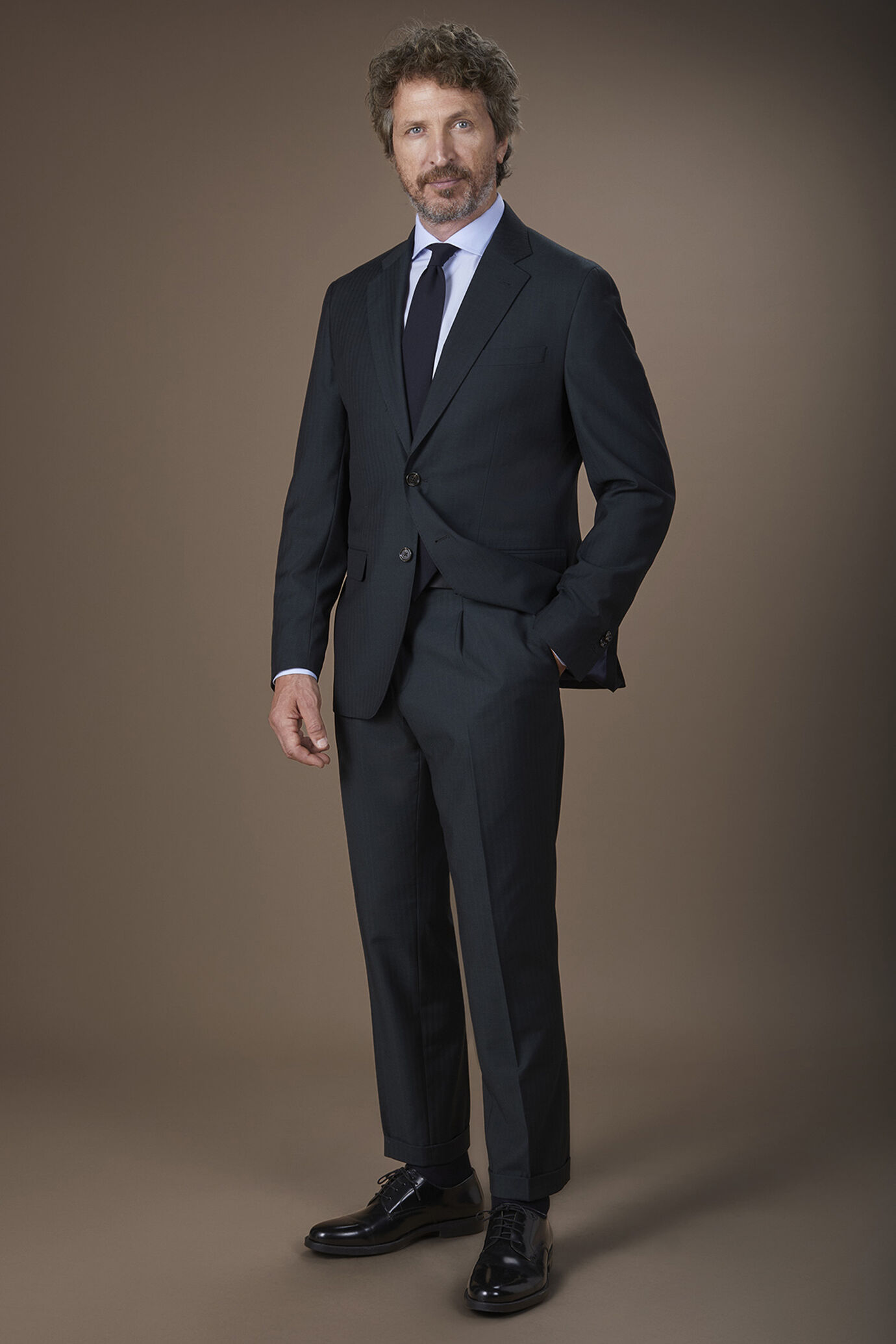 Men's single-breasted suit in herringbone fabric
