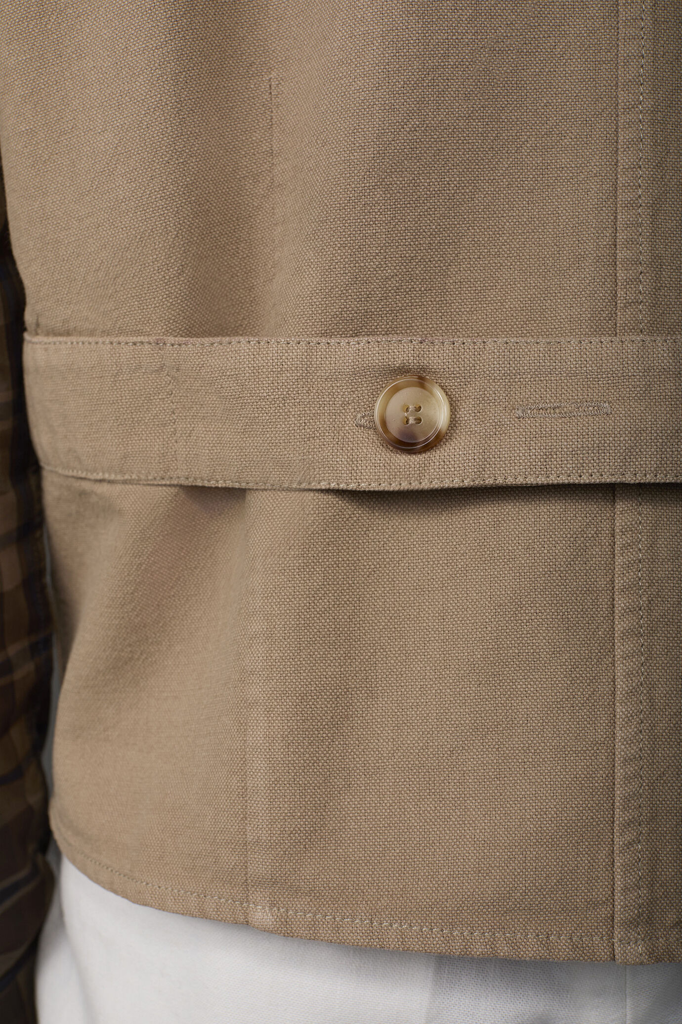 Gilet homme avec poches plaquées et col V en lin et coton image number 3