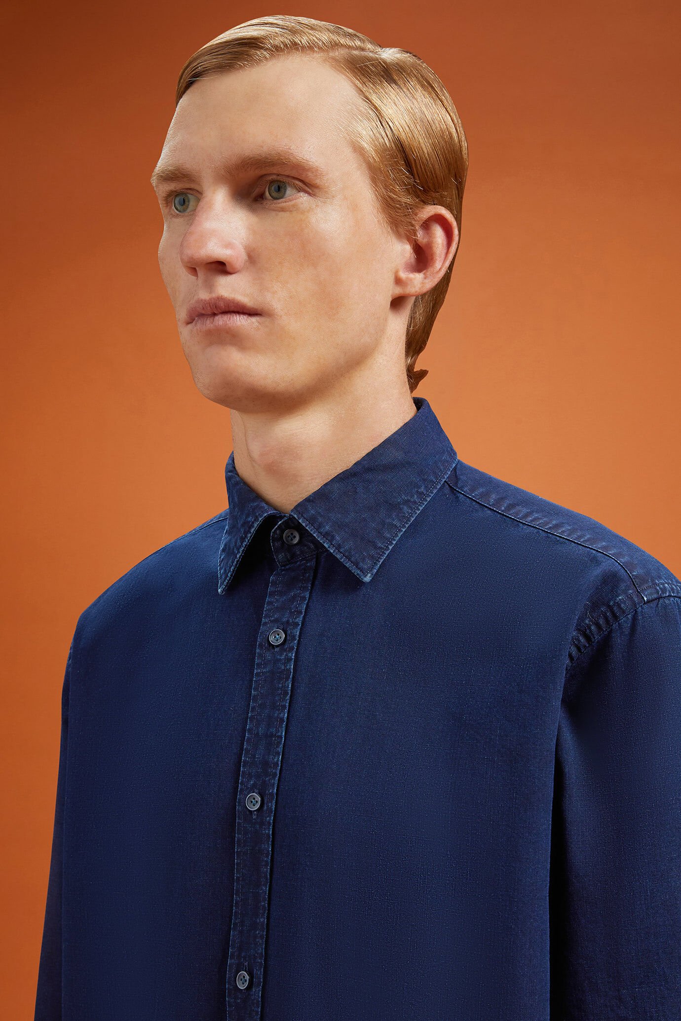 Men's comfort fit casual shirt with a classic collar in 100% cotton washed chambray fabric image number 1