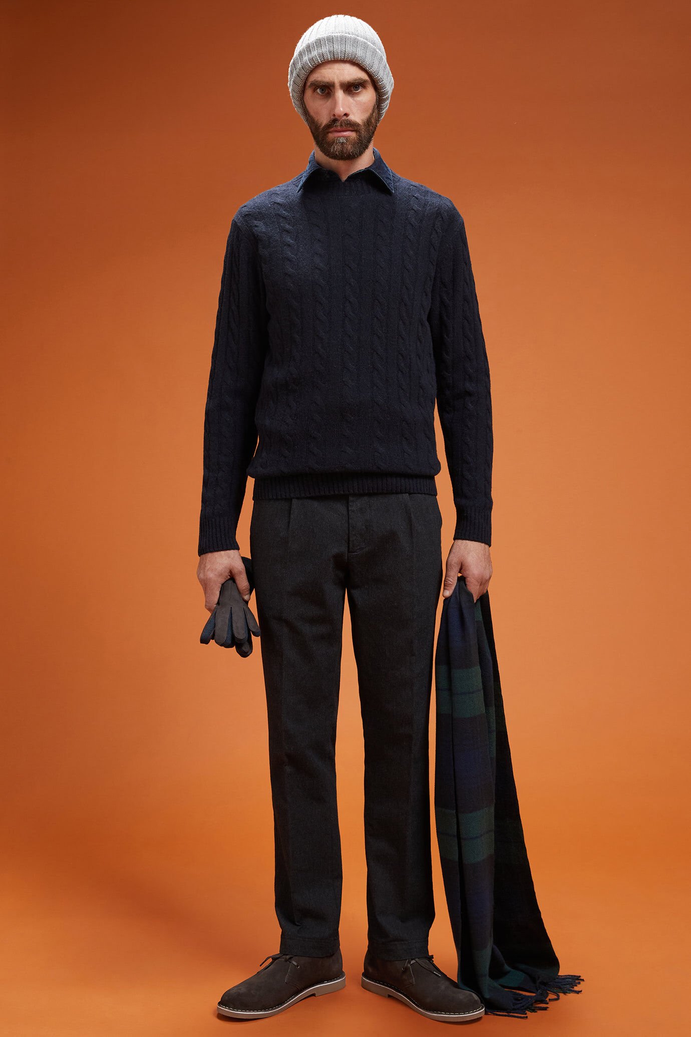 Pull homme à col rond en laine d'agneau, coupe classique image number 1