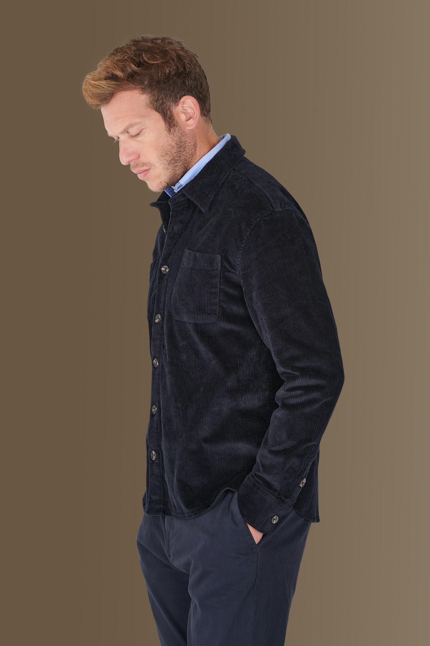 Overshirt uomo tessuto velluto a coste tinta unita image number 2
