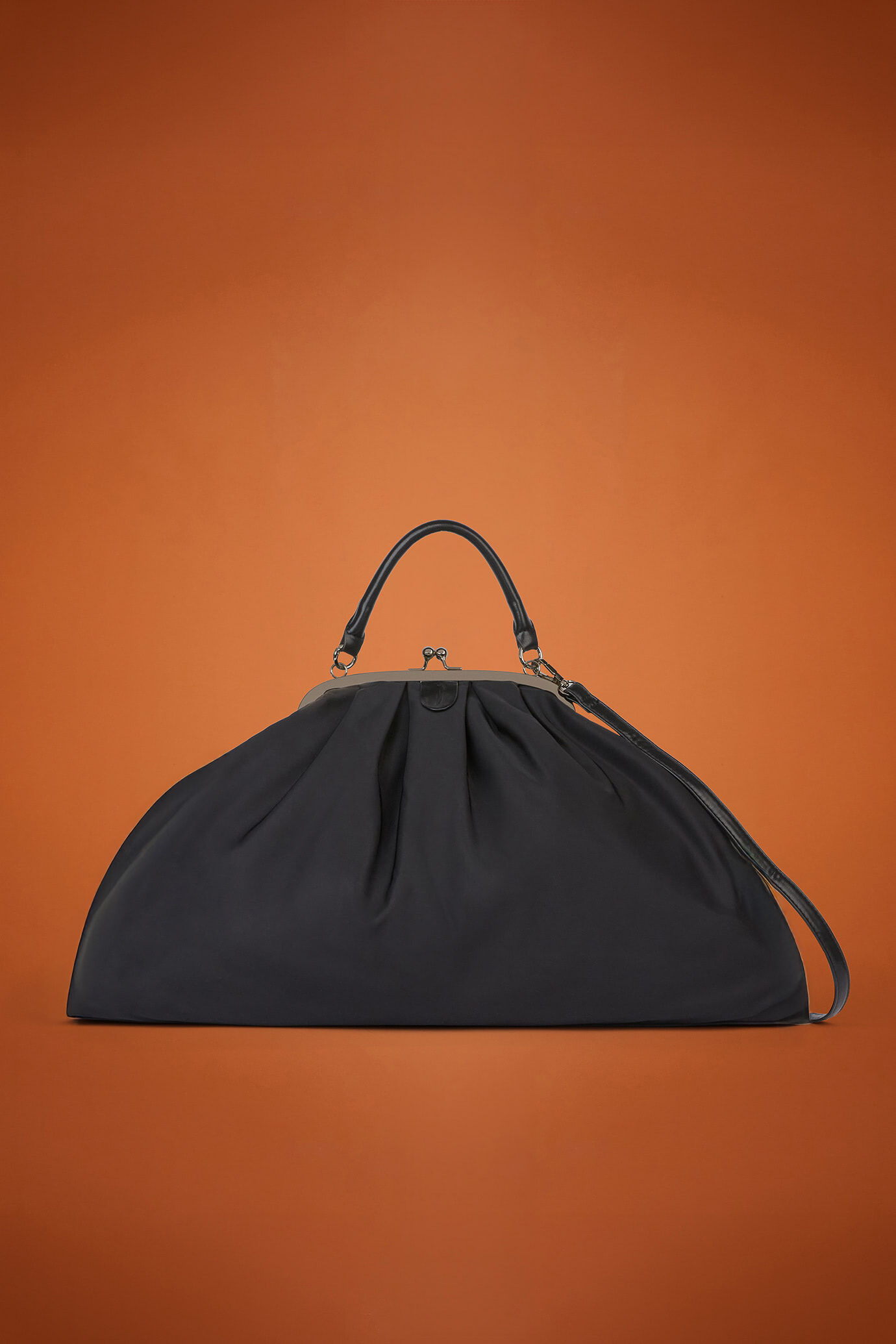 Borsa da viaggio donna in tessuto tecnico con dettagli in ecopelle image number 0