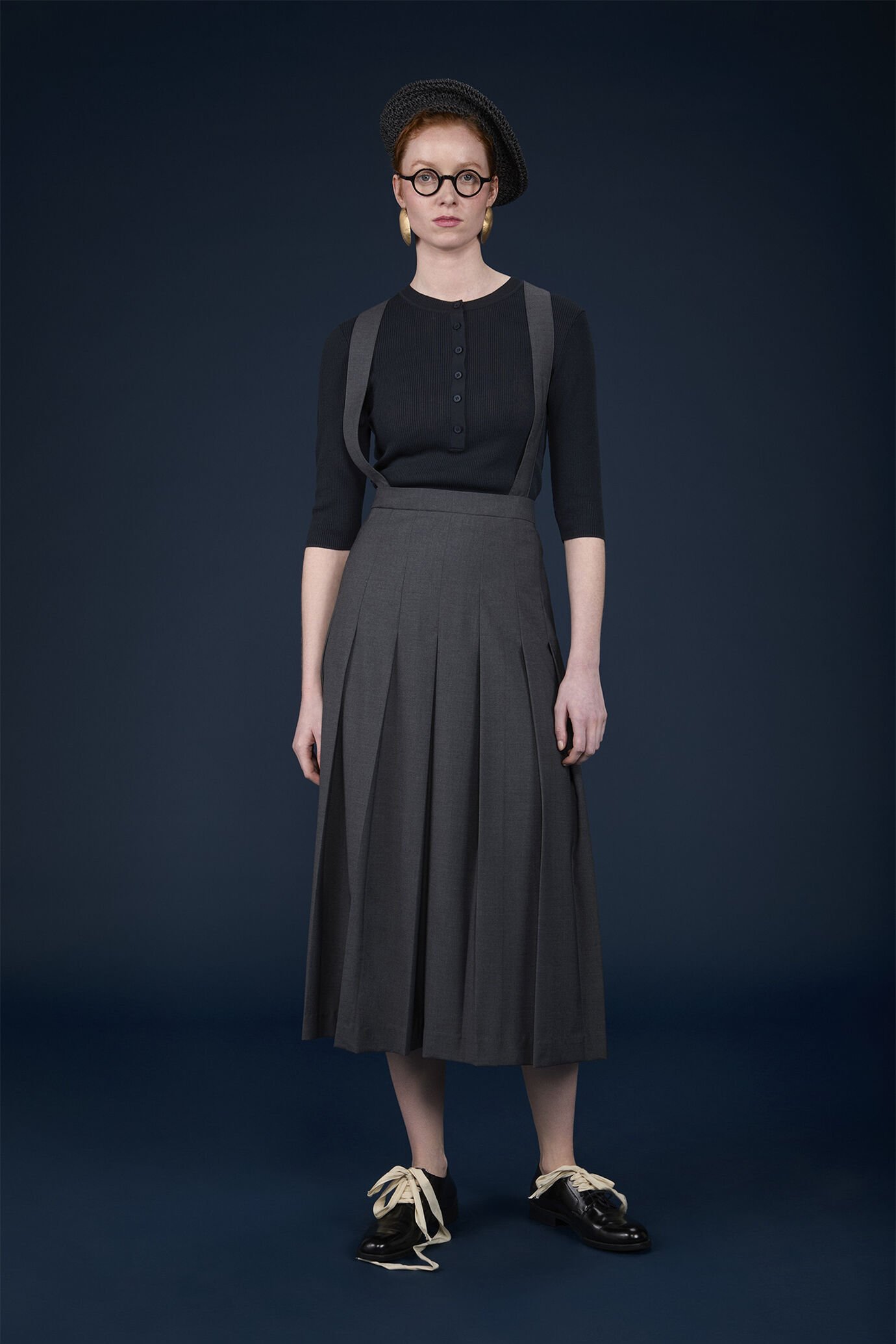 Long pleated skirt with removable straps in single colour image number 5