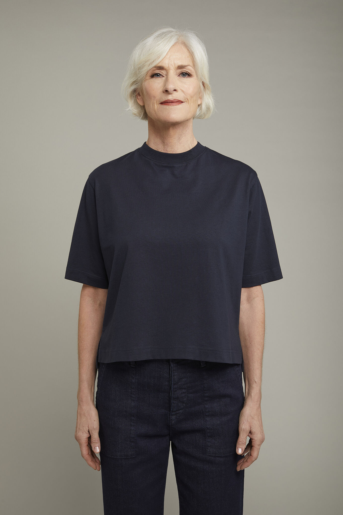 Damen-T-Shirt mit Rundhalsausschnitt aus 100 % Baumwolle in normaler Passform