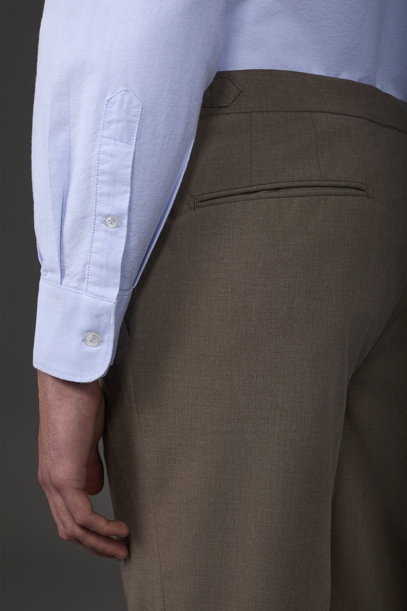 Men's comfort fit casual shirt with a button-down collar in plain 100% cotton Oxford fabric image number 3