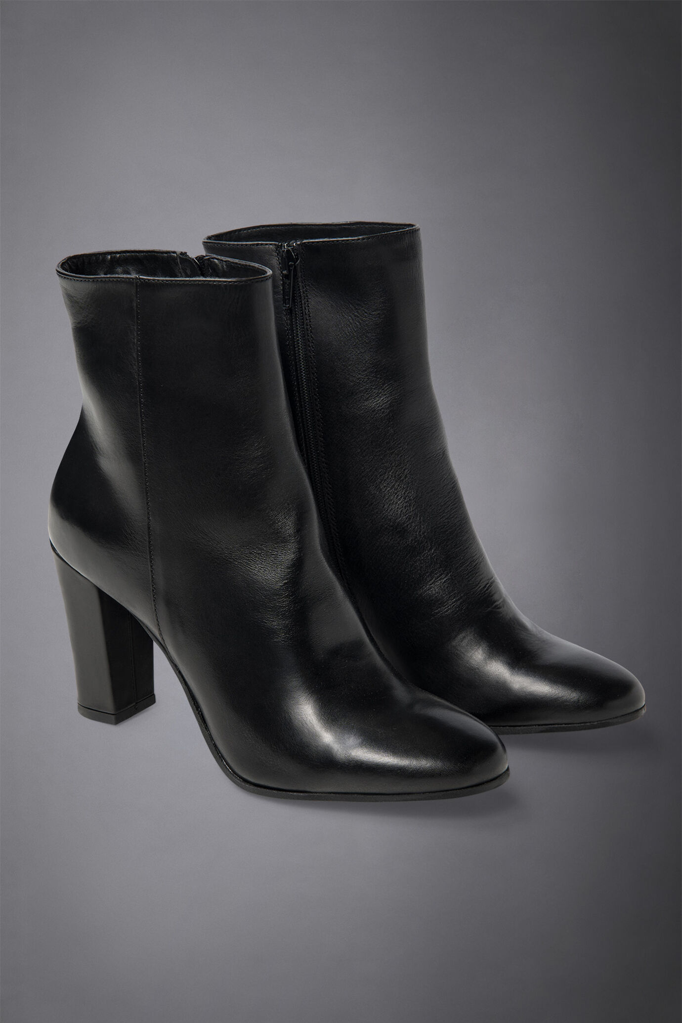 Women's truncated boot 100% leather