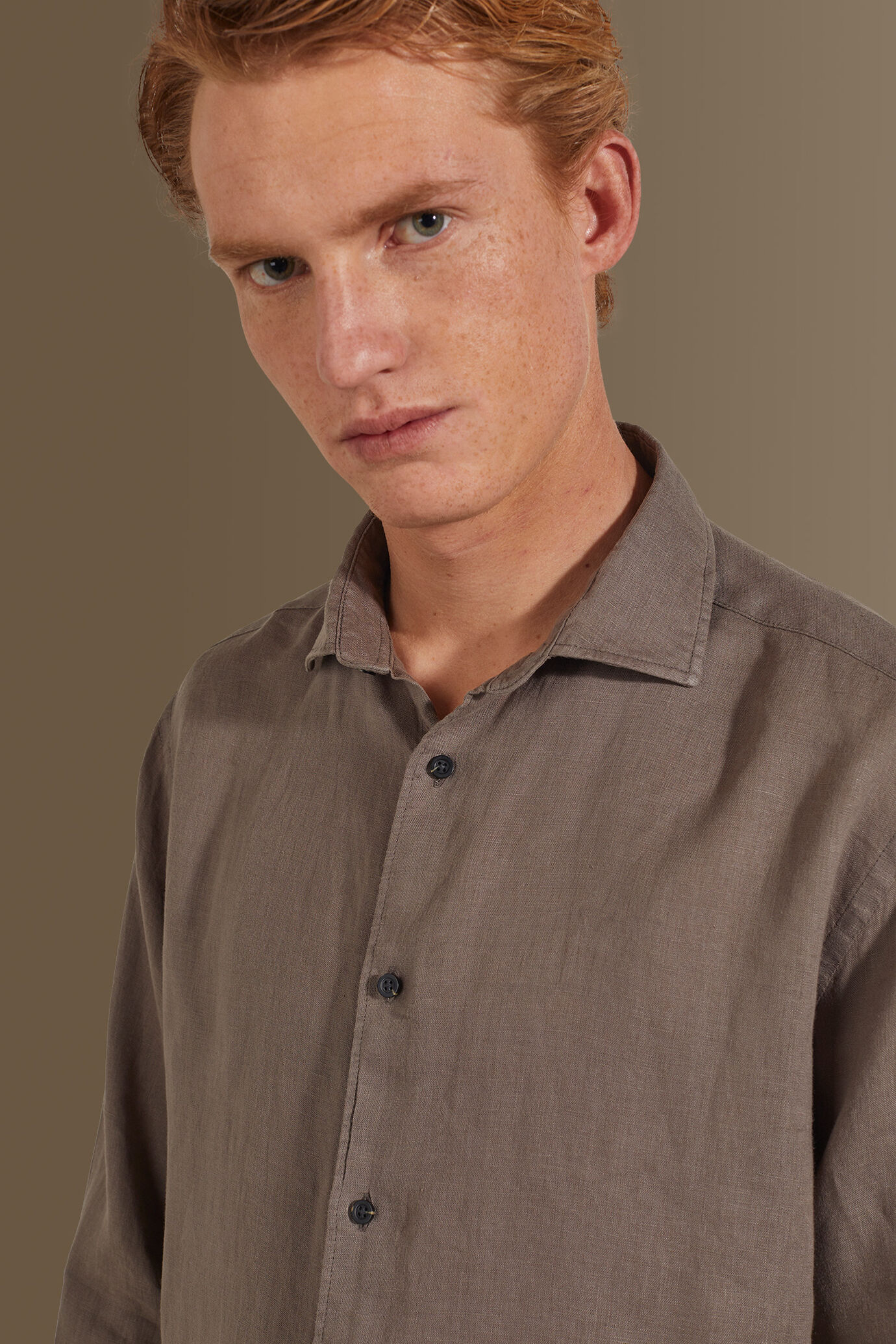 Camicia casual uomo collo francese 100% lino tinta unita image number 1