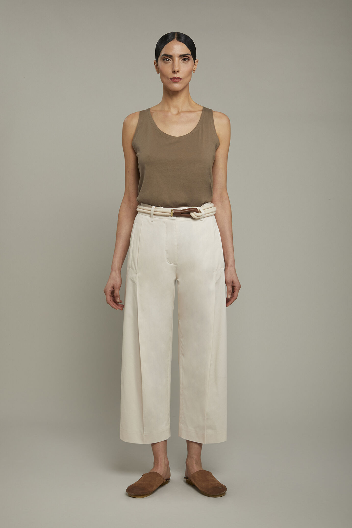 Pantalon femme uni en 100&nbsp;% coton uni coupe r&eacute;guli&egrave;re image number 2