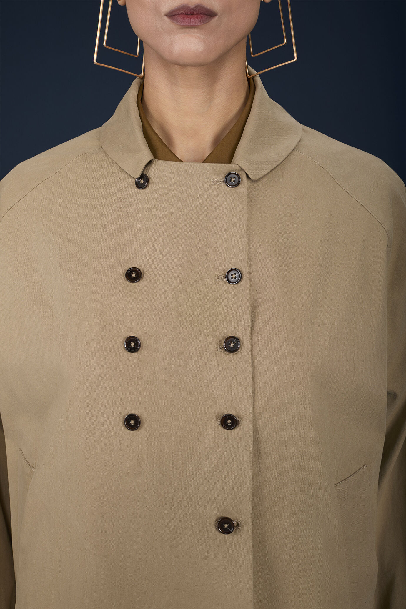 Impermeabile donna corto doppio petto image number 2