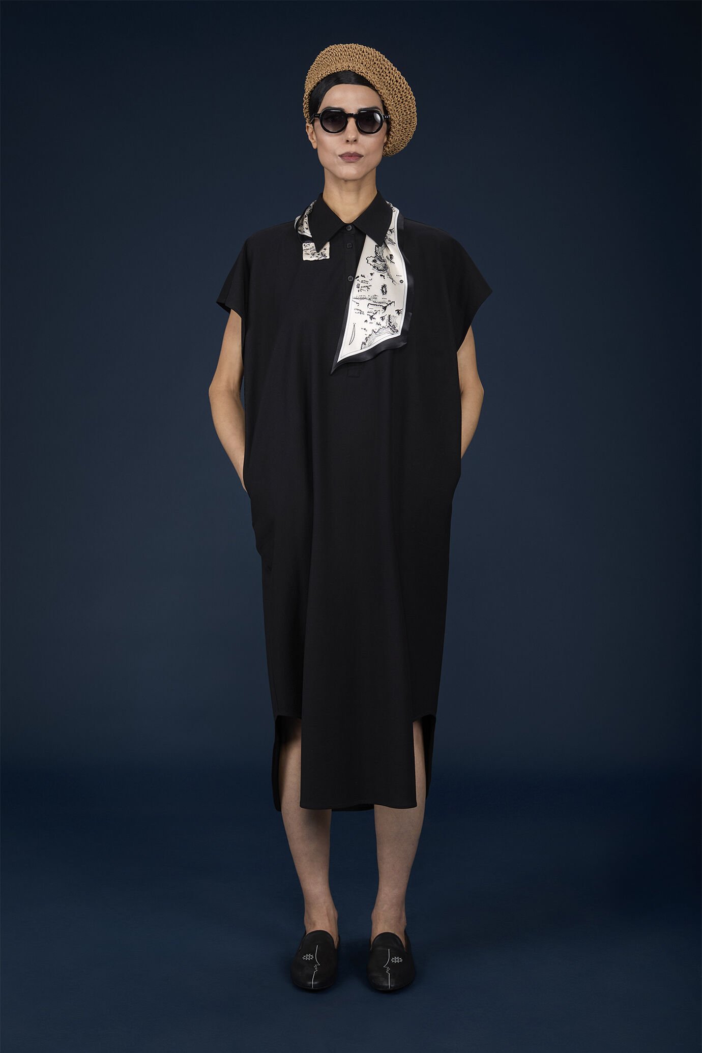 Abito donna con scollo polo oversized con spacchi laterali image number 0