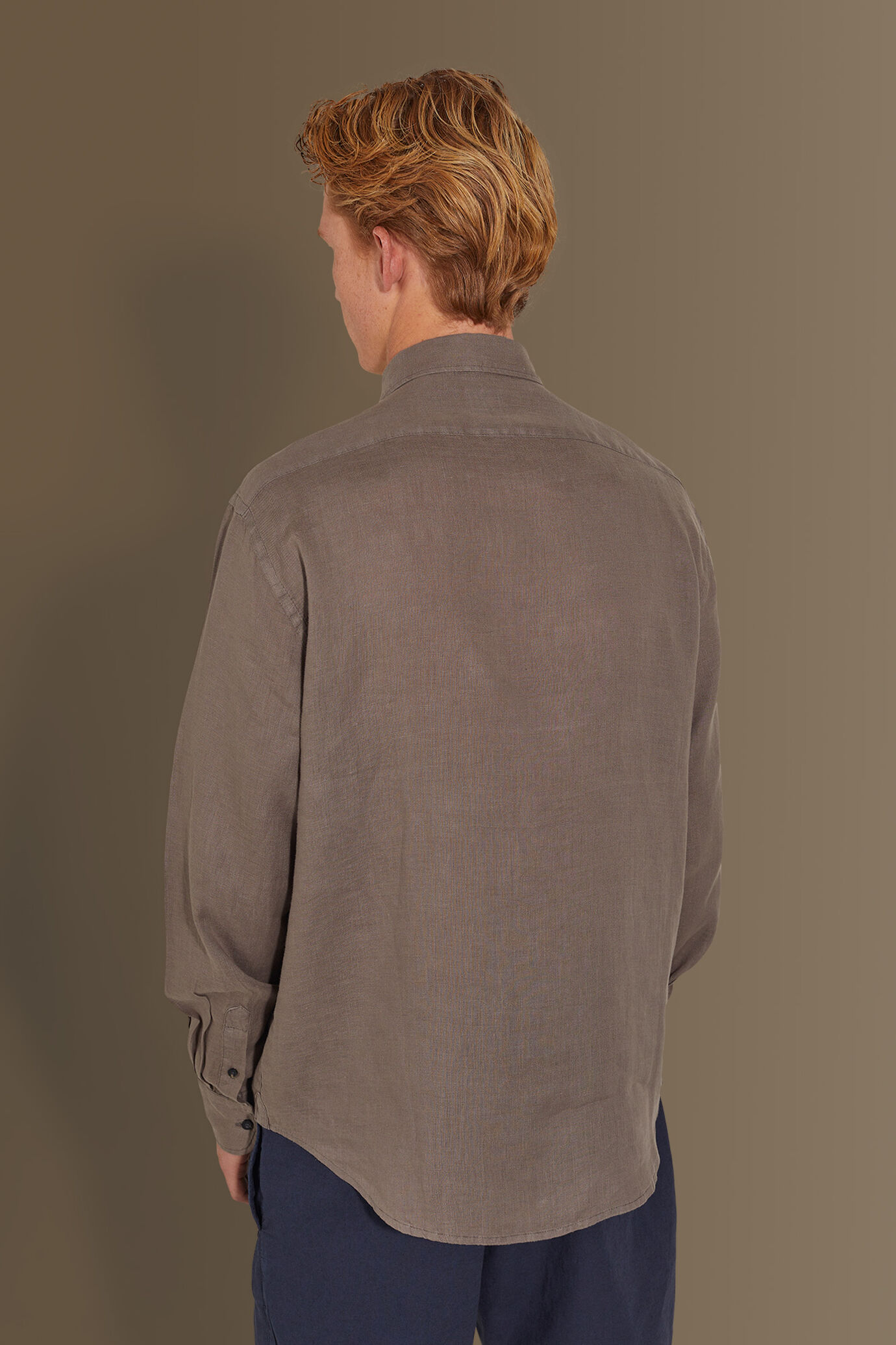 Camicia casual uomo collo francese 100% lino tinta unita image number 2