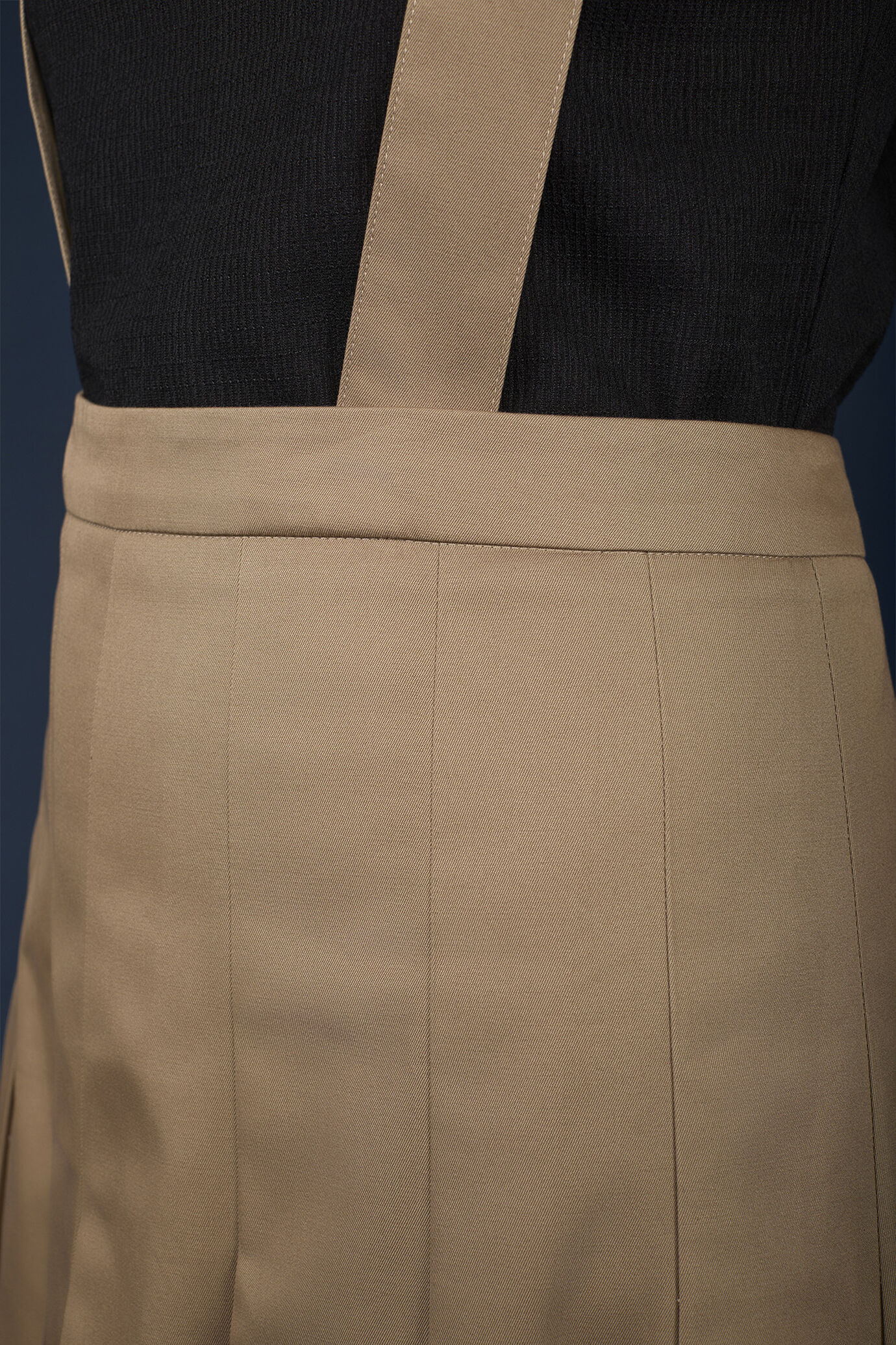 Long pleated skirt in linen and cotton blend with removable straps image number 3