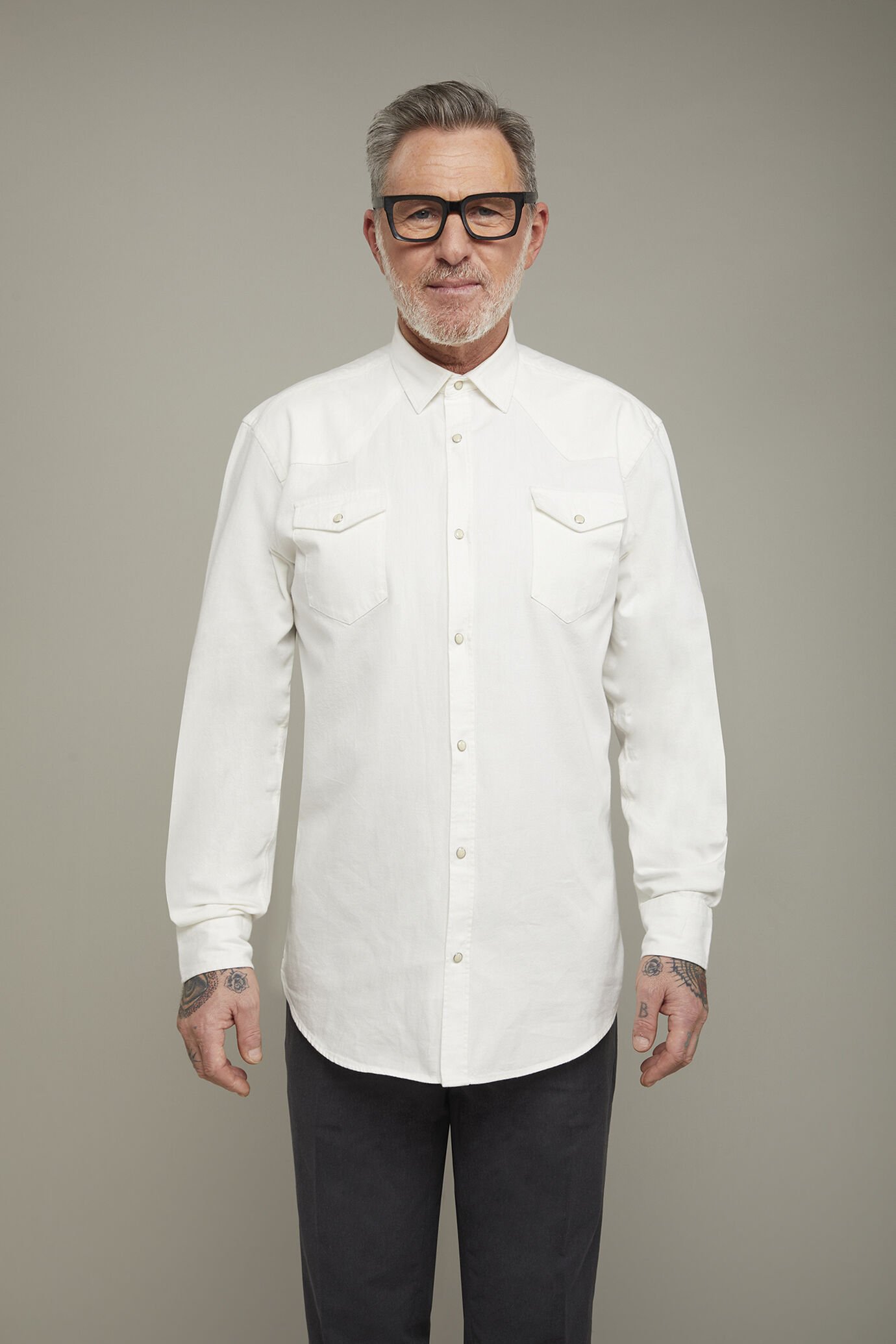Herren-Freizeithemd mit klassischem Kragen aus 100 % Baumwoll-Denim in bequemer Passform image number 2