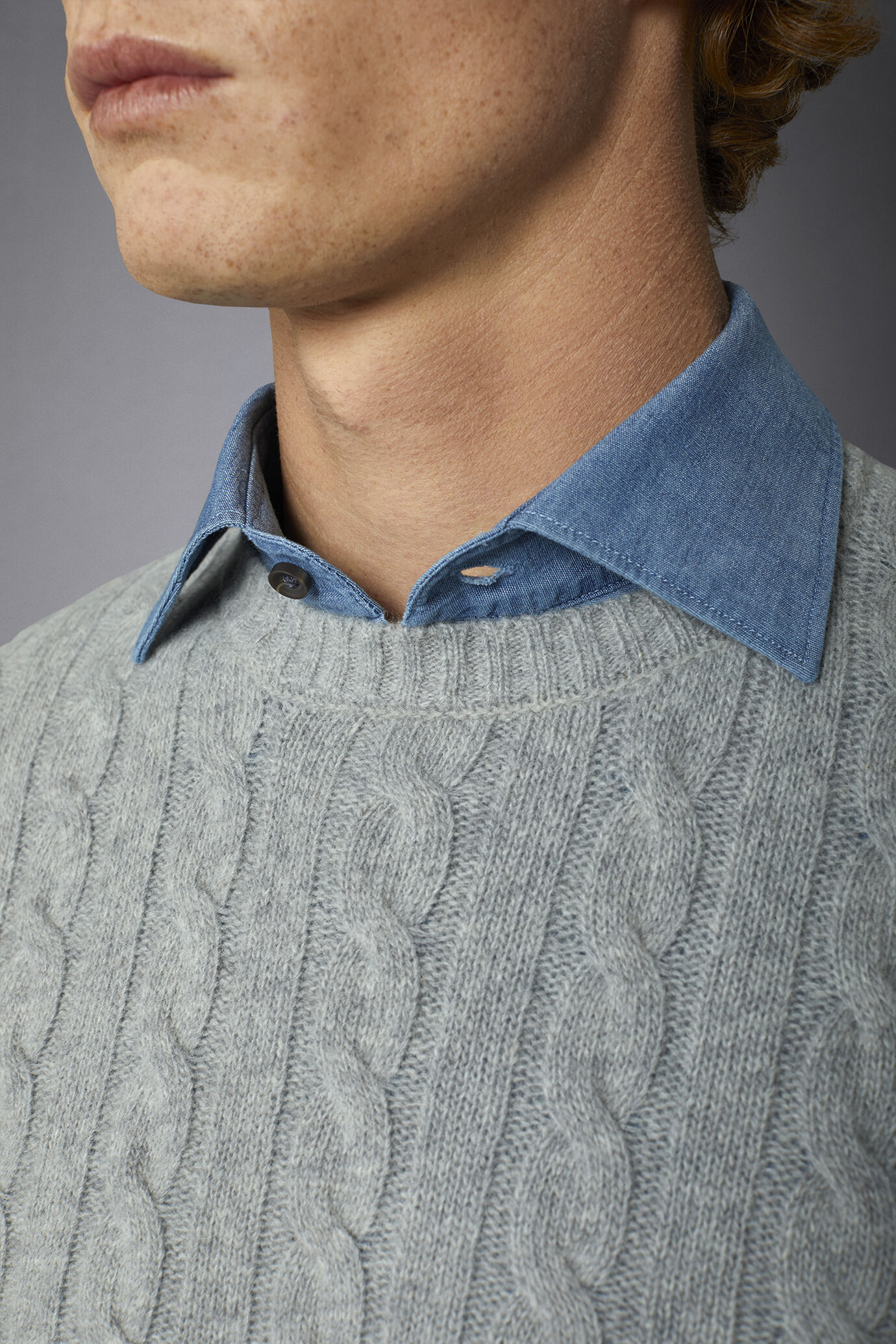 Pullover mit geflochtenem Rundhalsausschnitt aus Lammwollmischung regular fit image number 2