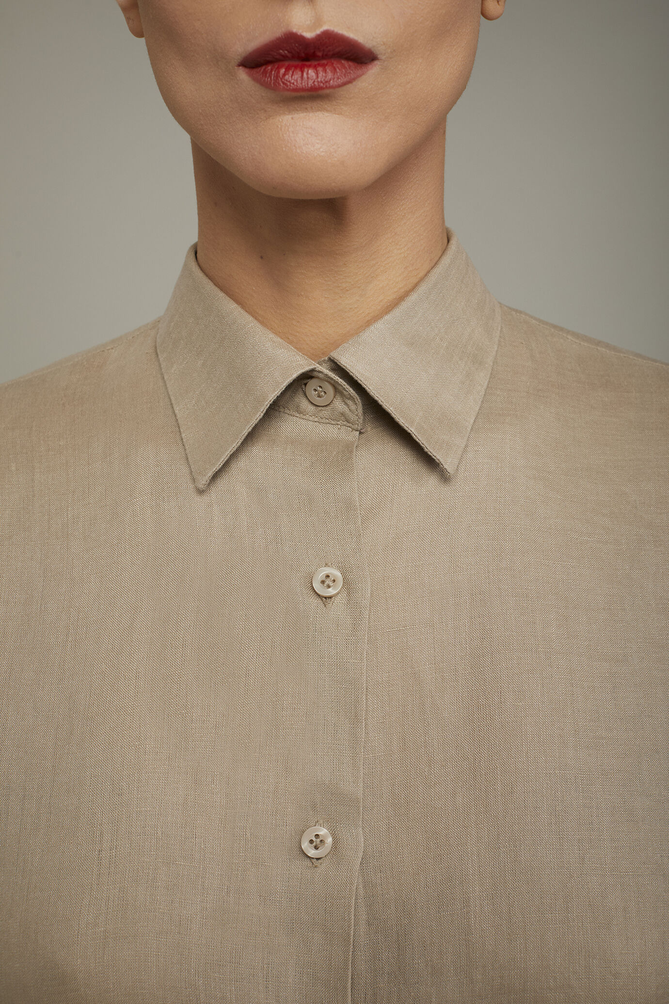 Camicia donna con collo classico 100% lino image number 3