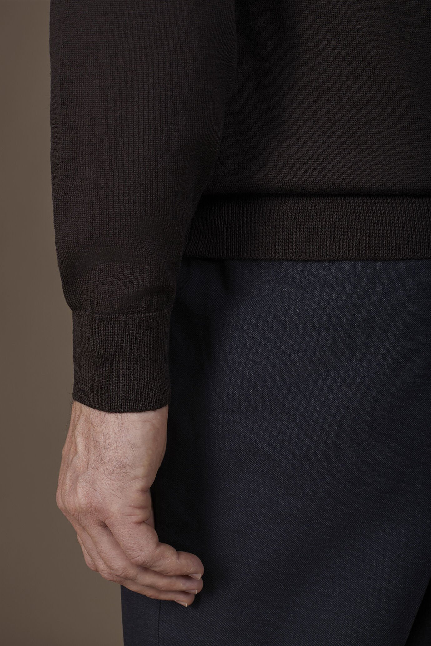 Herren-Rundhalspullover aus 100 % extrafeine Merinowolle in normaler Passform image number 3