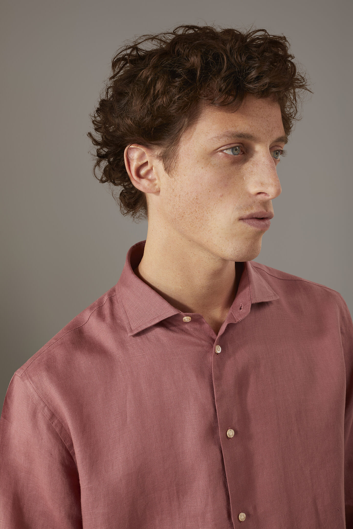 Camicia casual collo francese comfort fit 100% lino image number 1