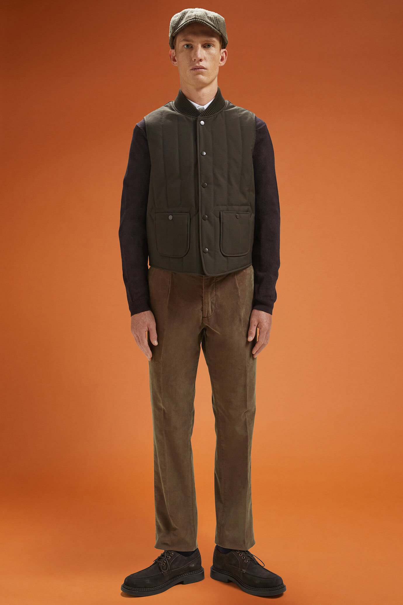 Men's comfort fit padded gilet with jersey lining image number 2
