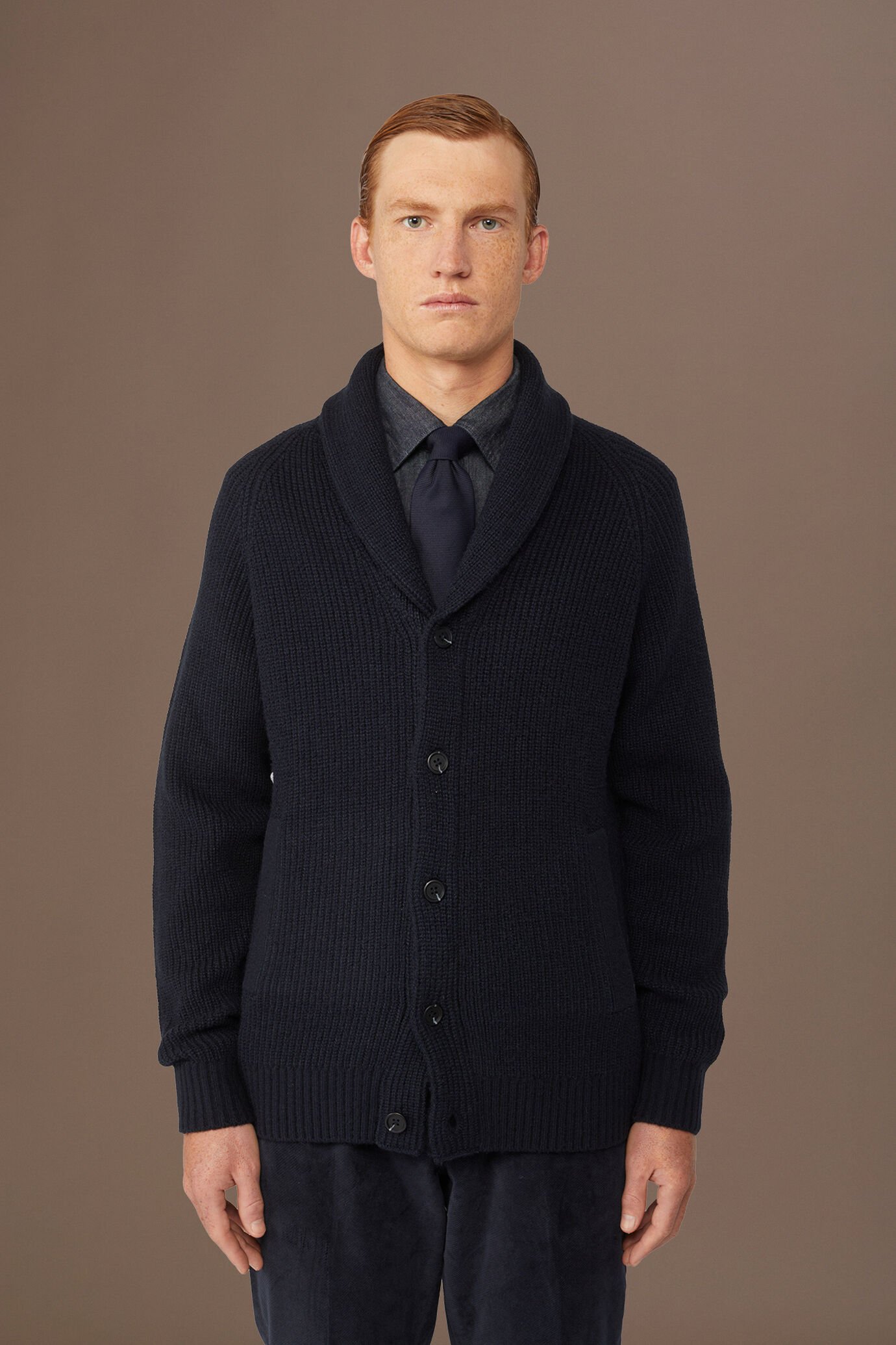 Gestrickte Strickjacke f&uuml;r Herren in englischer Strickoptik regul&auml;re Passform