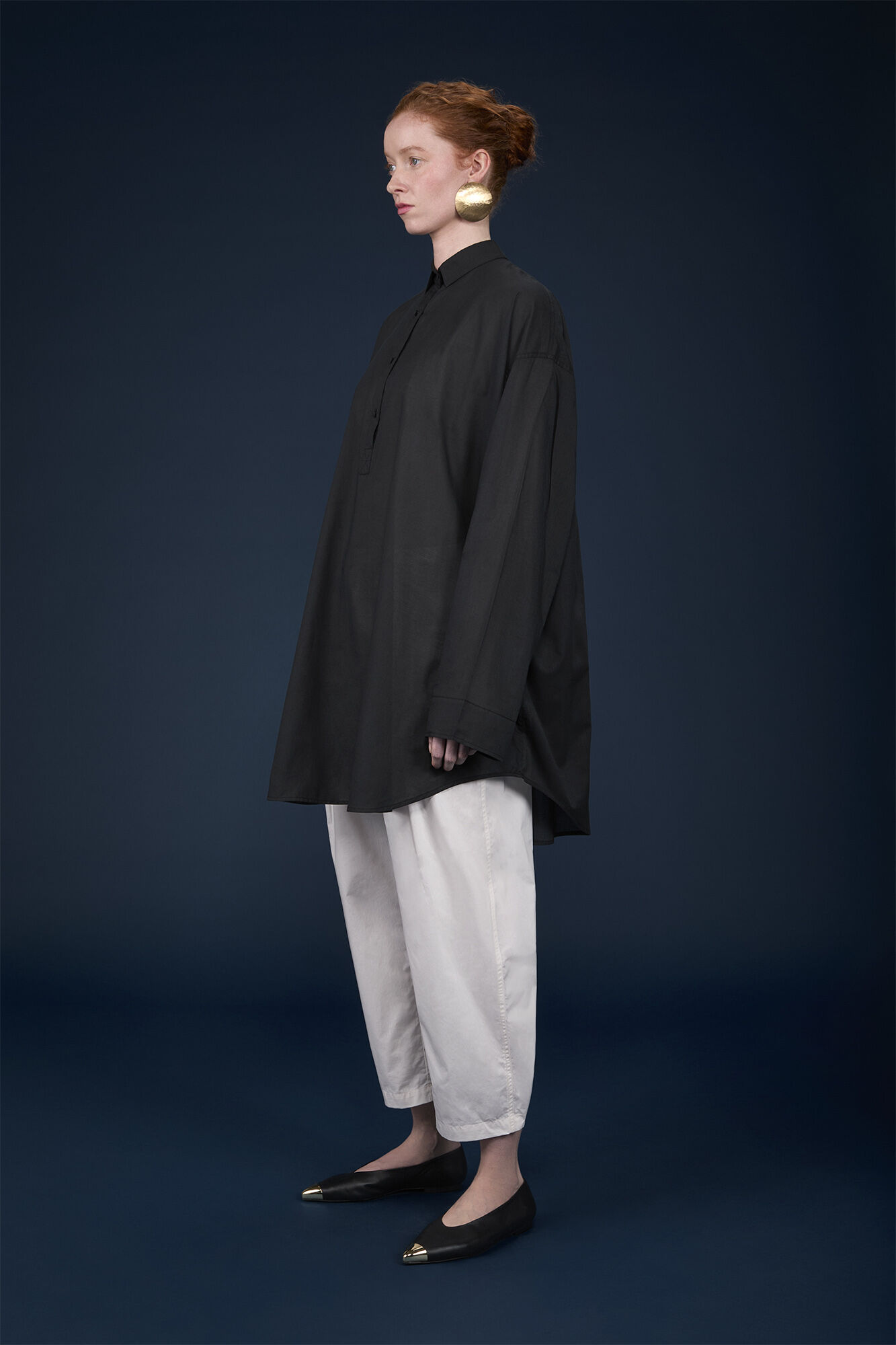 Women's oversized button-up shirt in single-colour cotton muslin