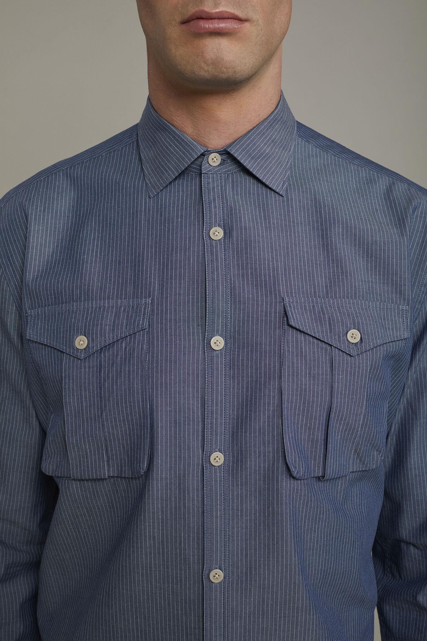Men’s casual shirt with classic collar 100% cotton pinstriped fabric in denim comfort fit image number 3
