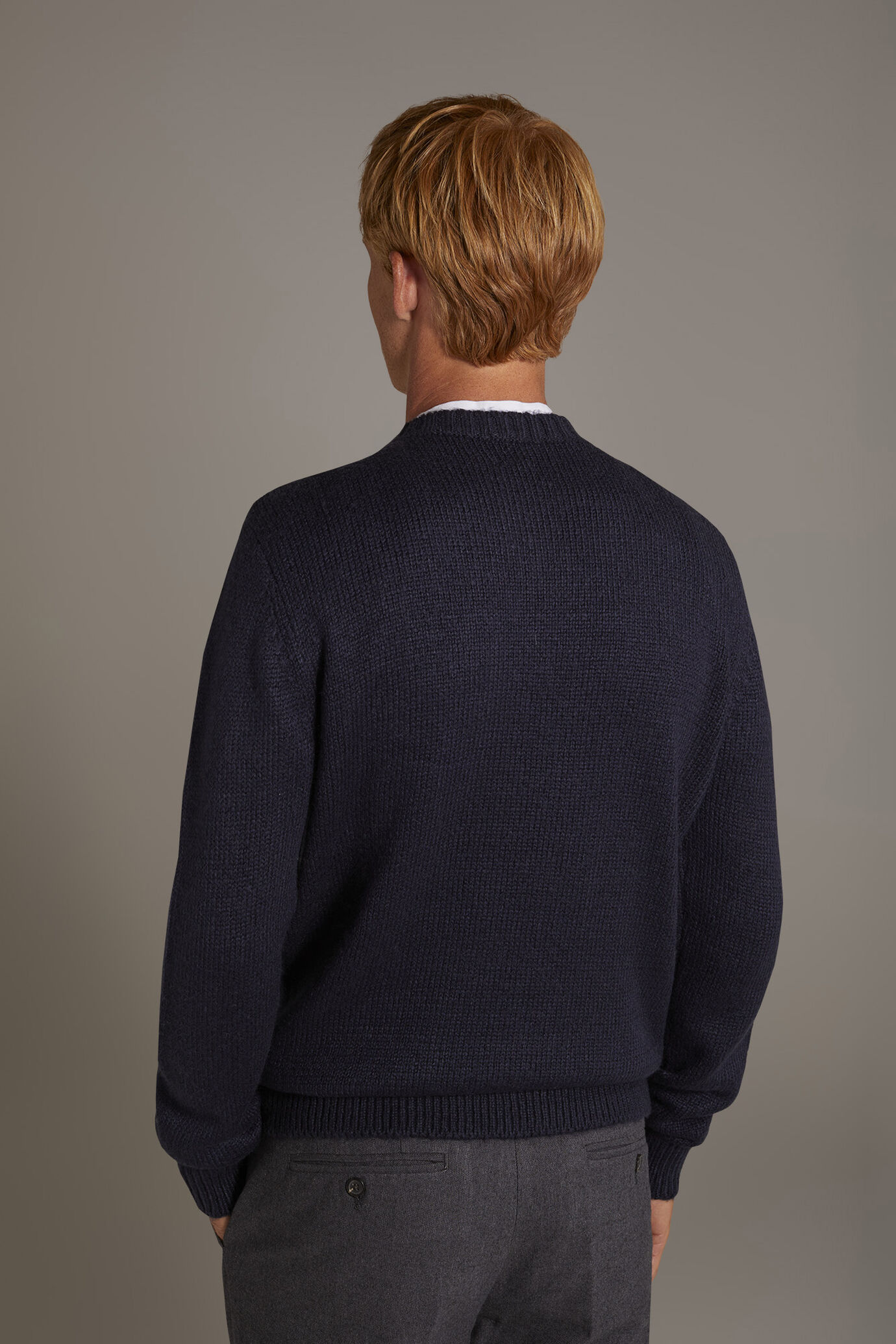 Round neck wool blend sweater image number 3
