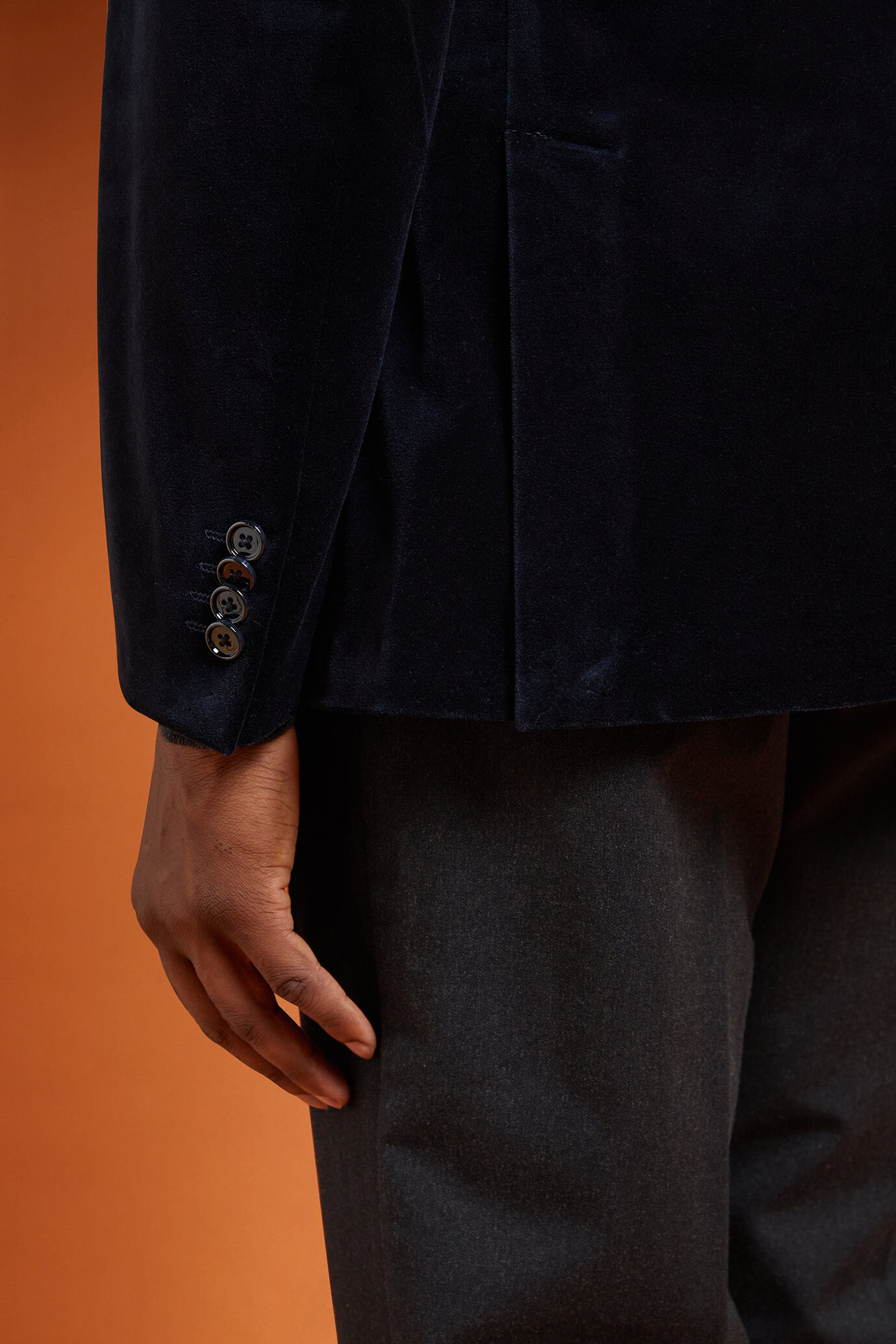 Men's regular fit single-breasted jacket in cotton velvet with peak lapels image number 2