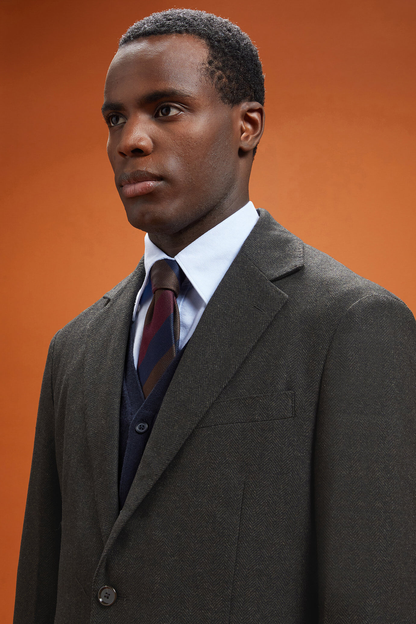 Klassisches einreihiges Herrensakko aus Wollgemisch mit Grätenmuster in normaler Passform image number 3