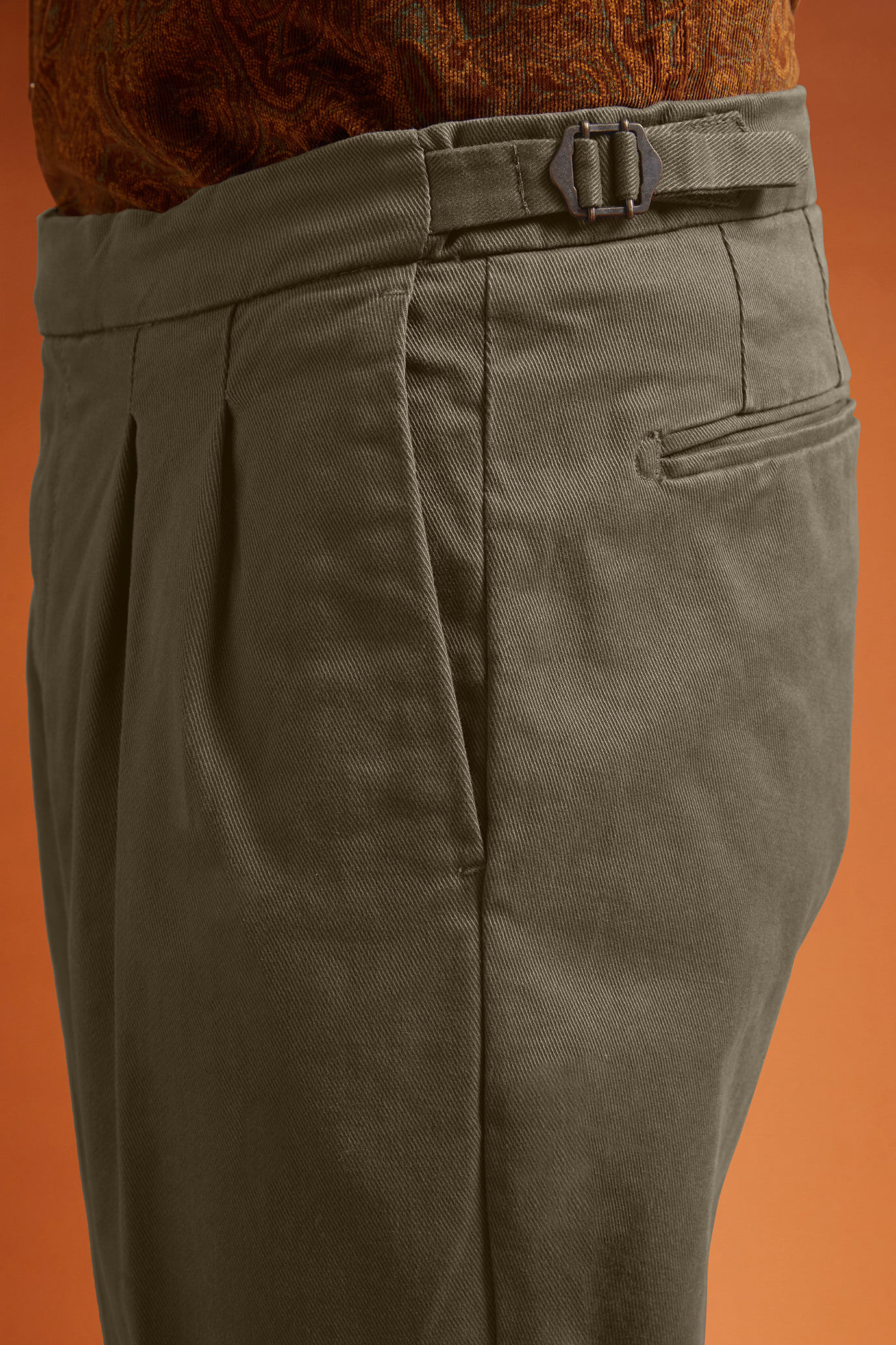 Men's regular fit double pleat trousers in bul twill fabric image number 2