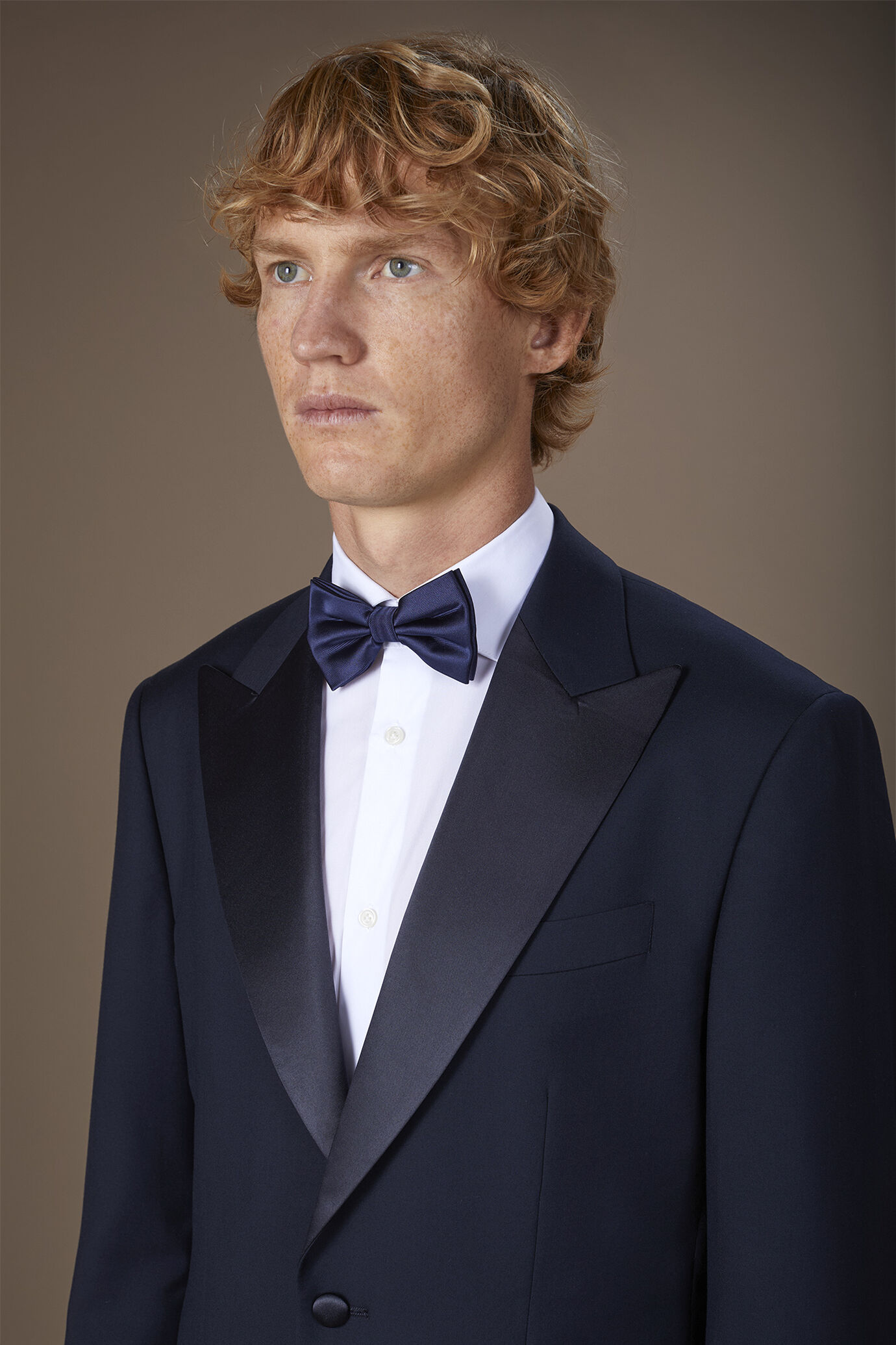 Smoking uomo monopetto in tessuto twill serge con vestibilità regolare image number 3