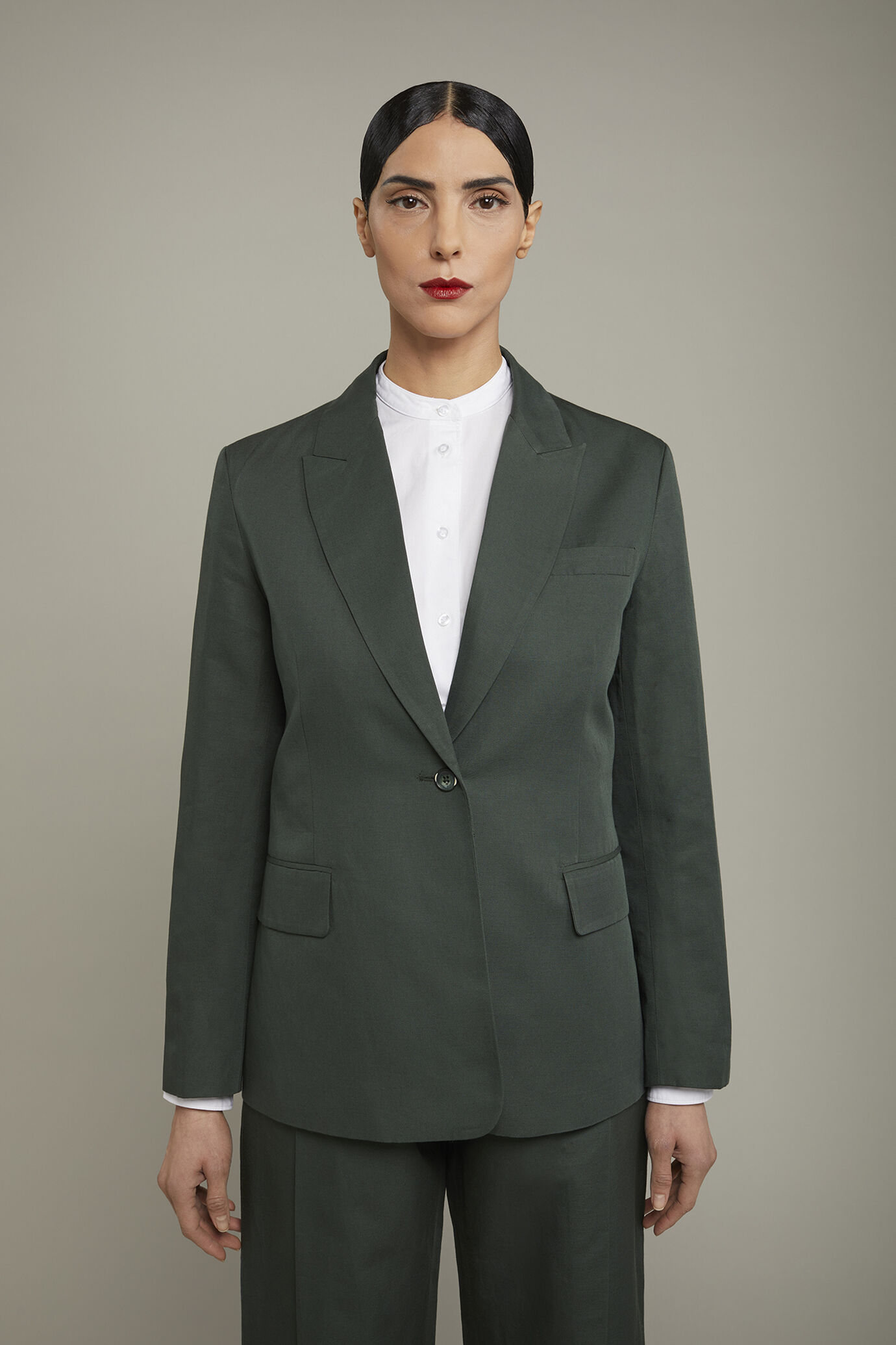 Veste femme à simple boutonnage en lin et coton mélangés coupe régulière image number 2