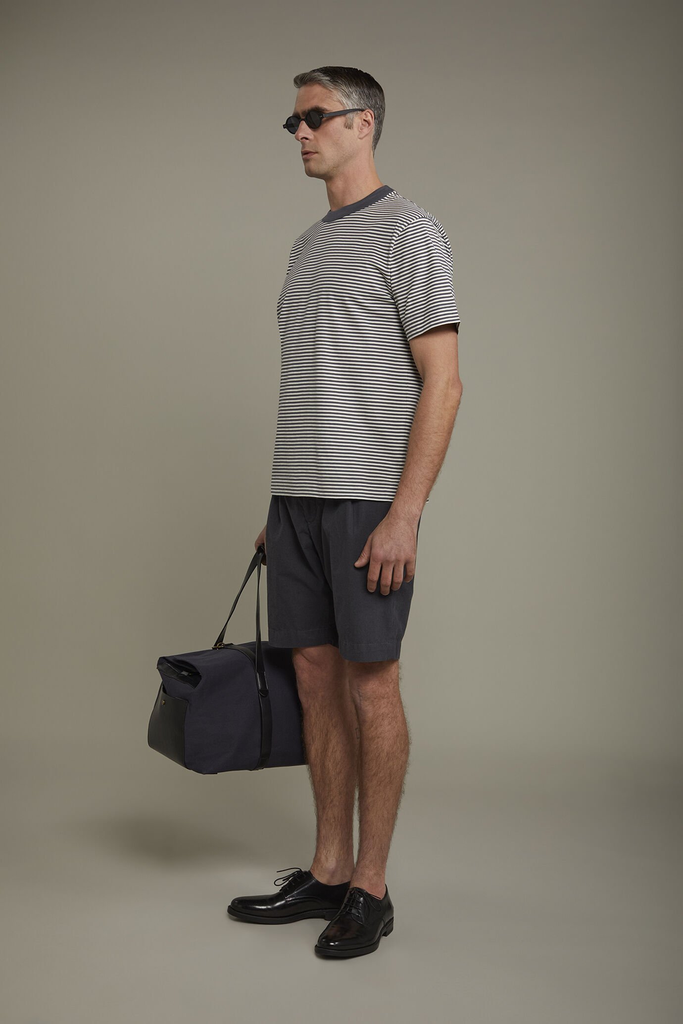 Gestreiftes Herren-T-Shirt mit Rundhalsausschnitt aus 100 % Baumwolle in normaler Passform image number 1