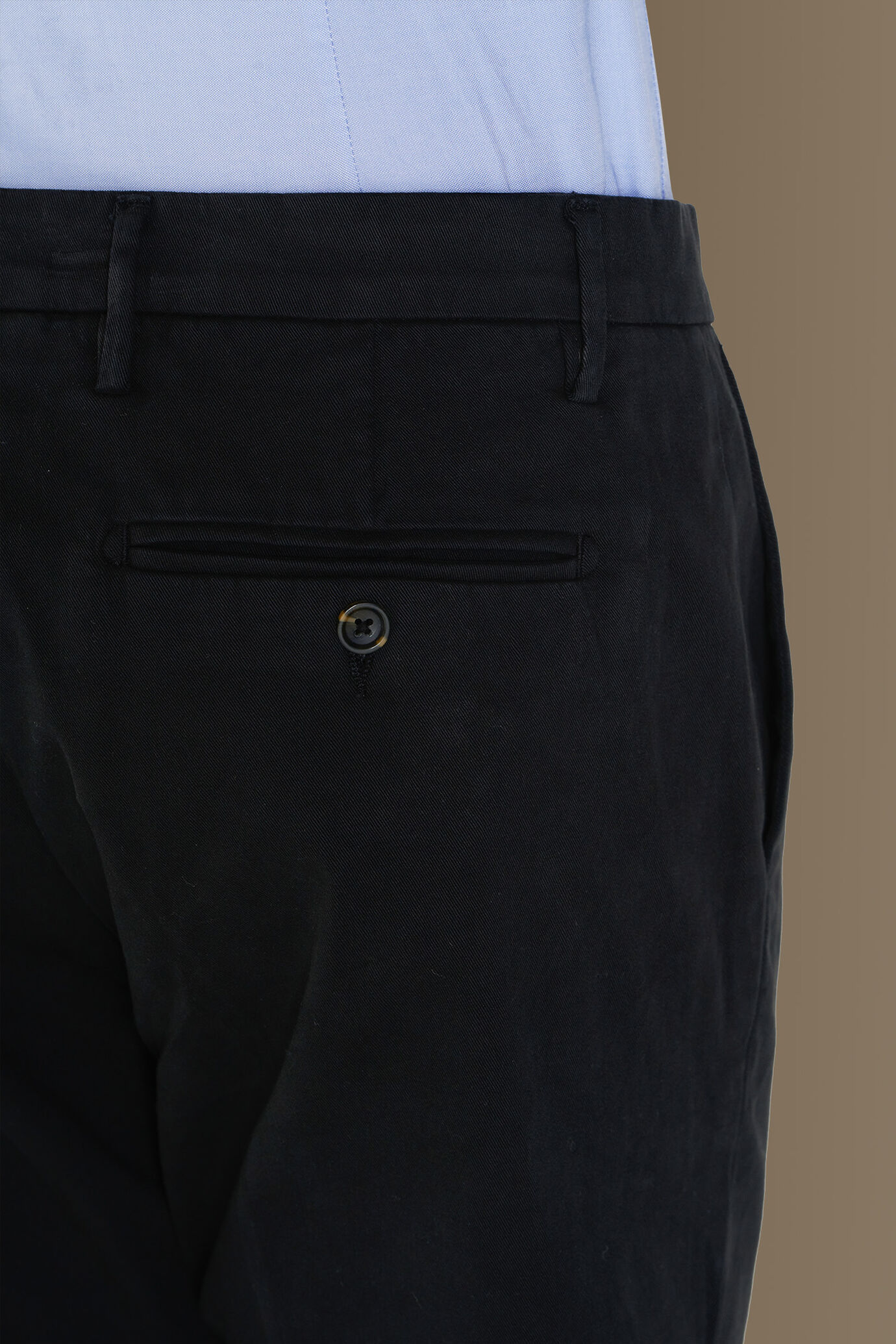 Pantalone classico chino twill elasticizzato image number 3