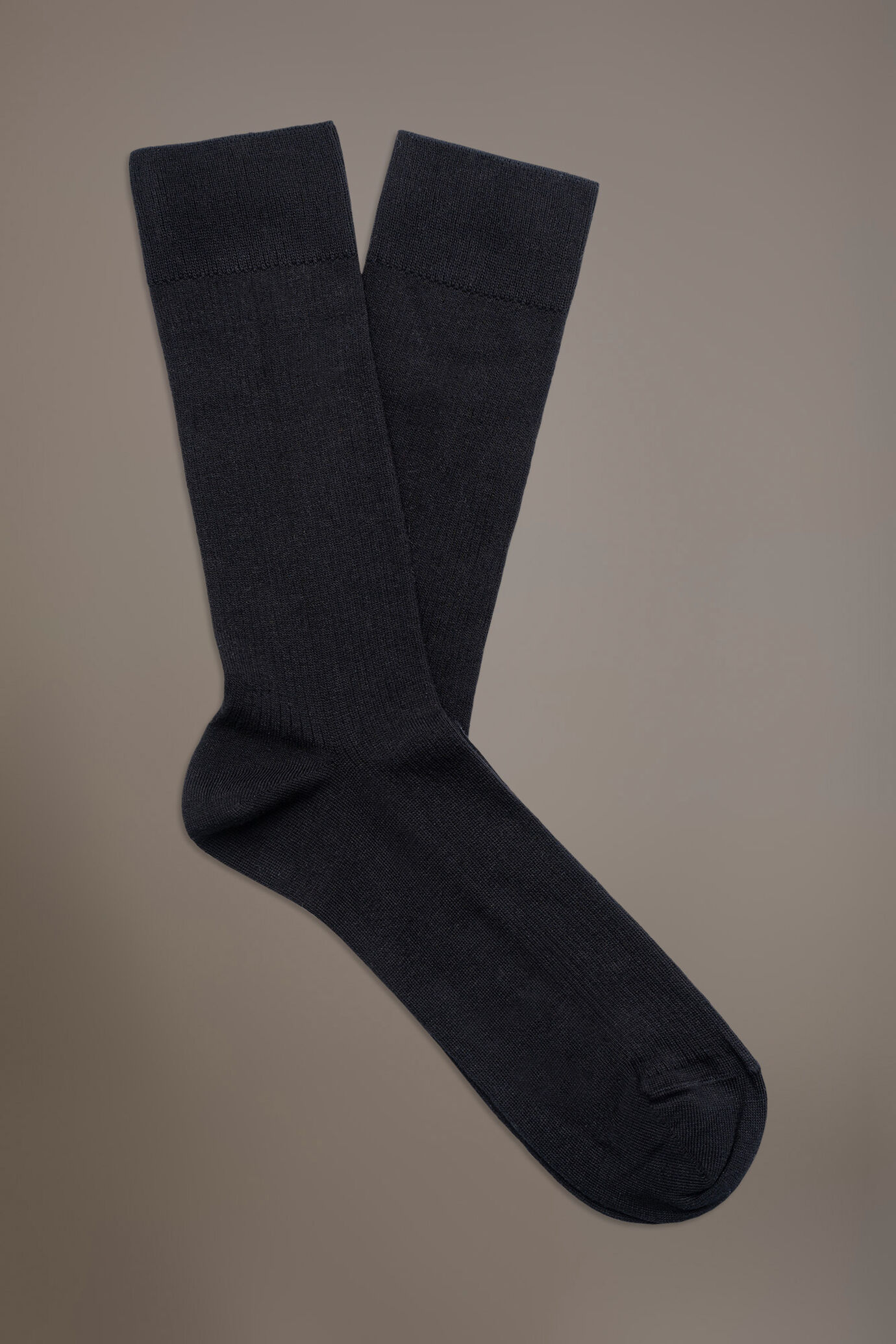 Calze di Natale con lettera ricamata iniziale lavorata a maglia, con monogramma da appendere, per albero di Natale, decorazione per caminetto, Rosso C, Taglia unica