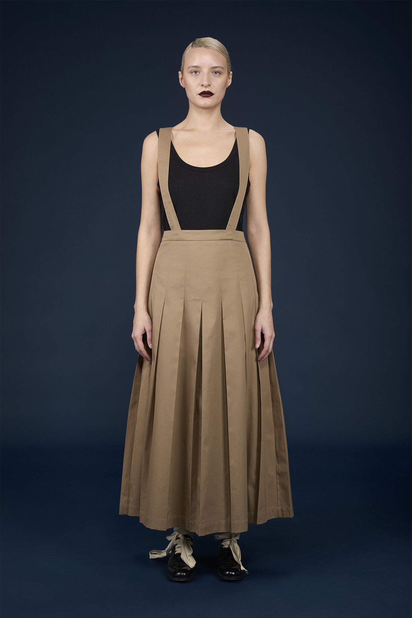 Long pleated skirt in linen and cotton blend with removable straps image number 1