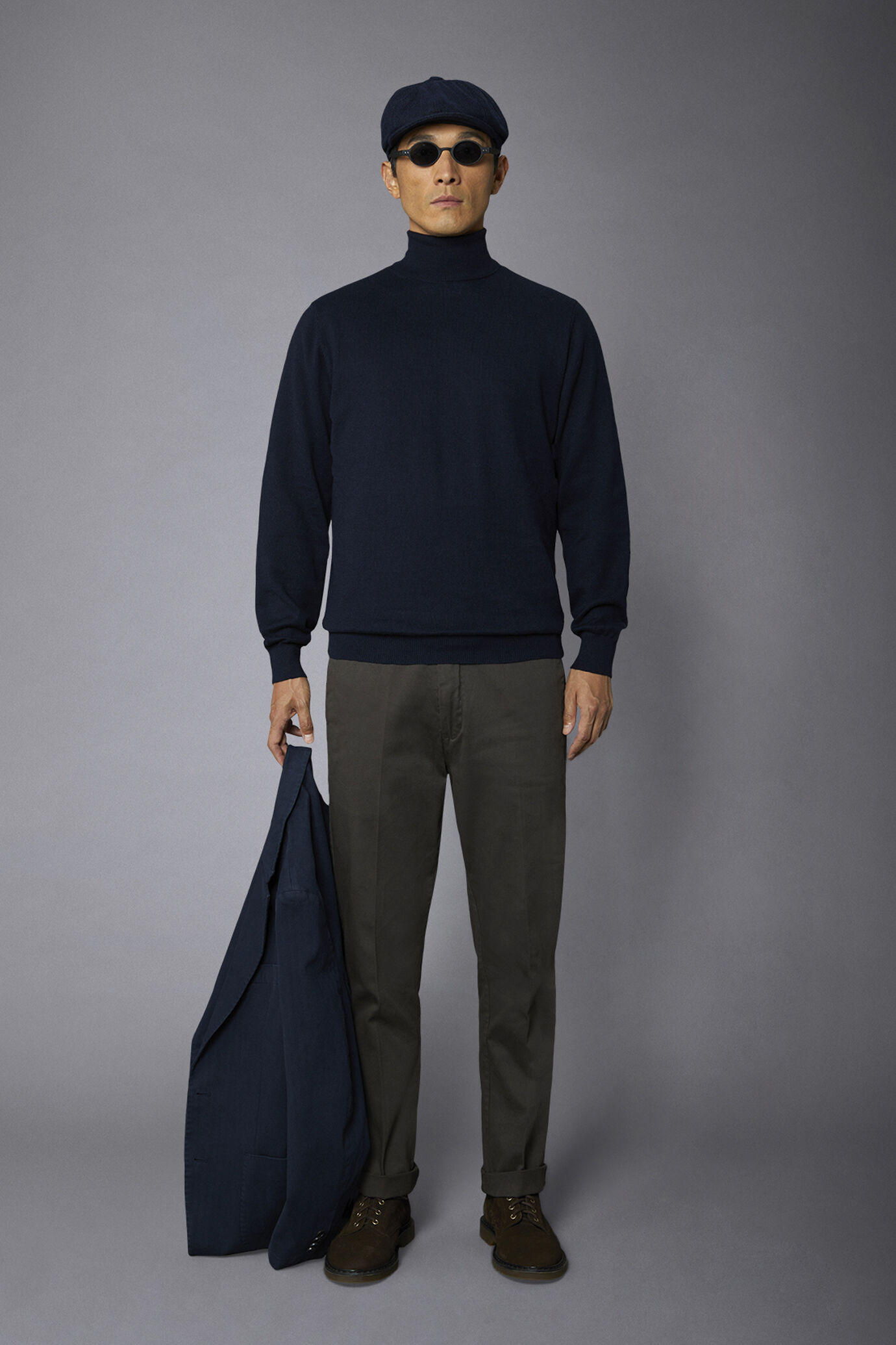 Pantalon chino classique coupe régulière en sergé image number 0